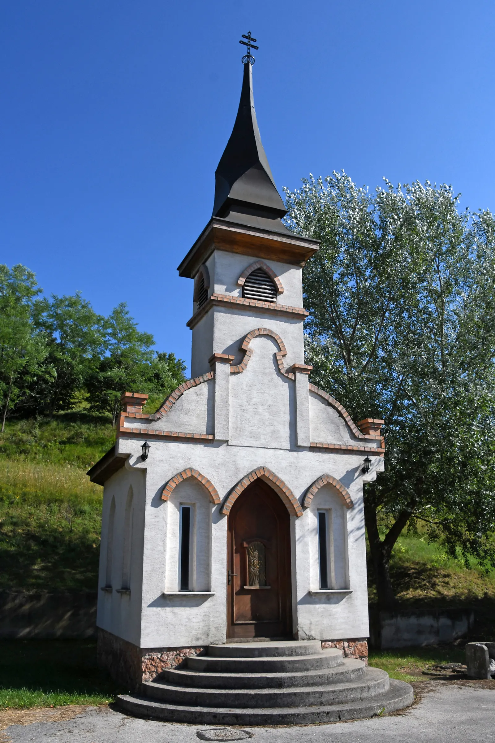 Photo showing: Roman Catholic chapel in Dág, Hungary