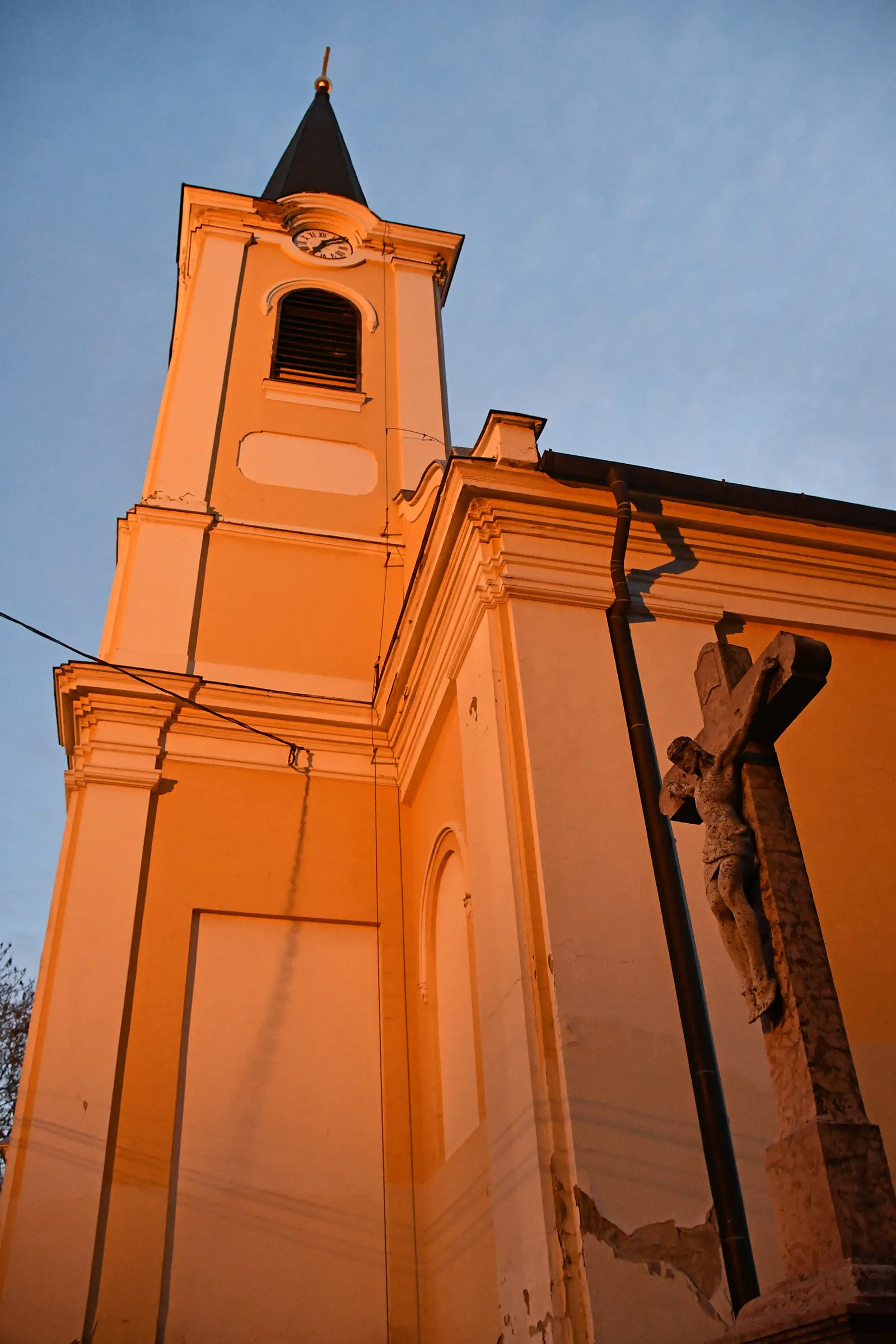 Photo showing: Roman Catholic church in Pér, Hungary