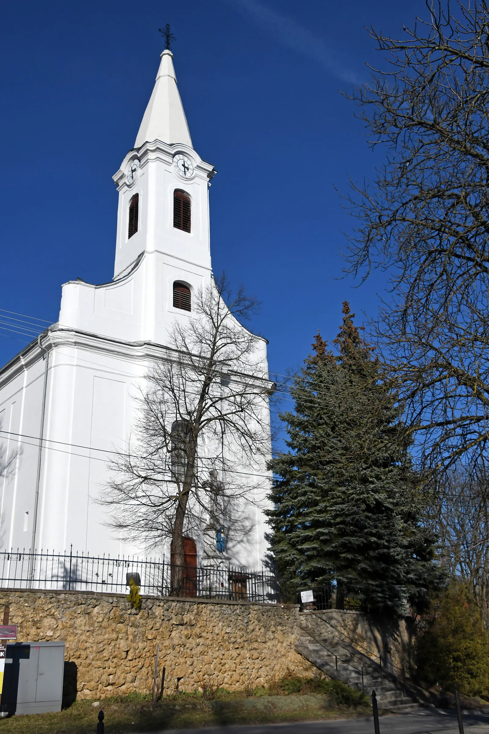 Photo showing: Roman Catholic church in Kislőd, Hungary