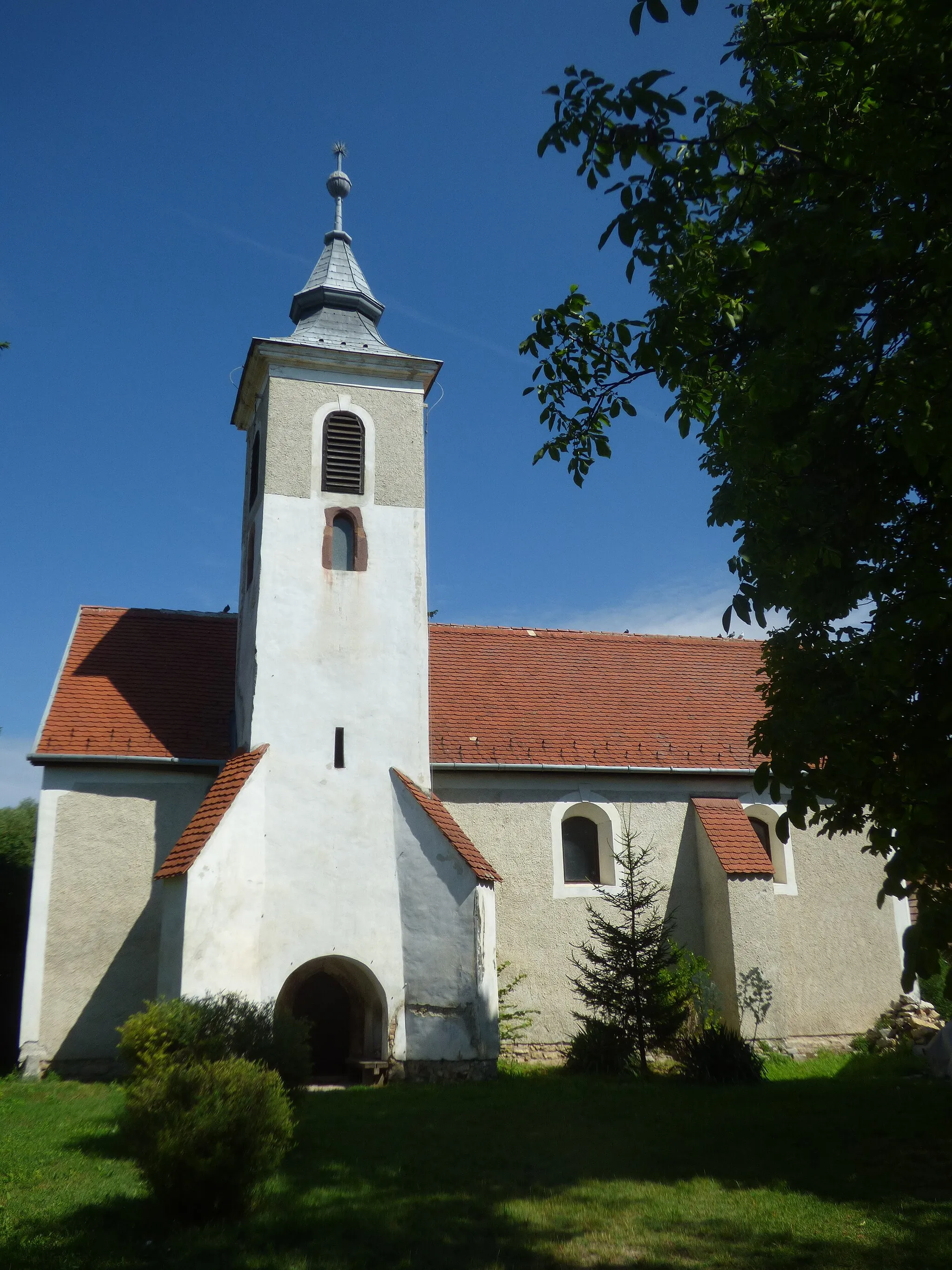 Photo showing: Balatonszőlős, a református templom bejárata