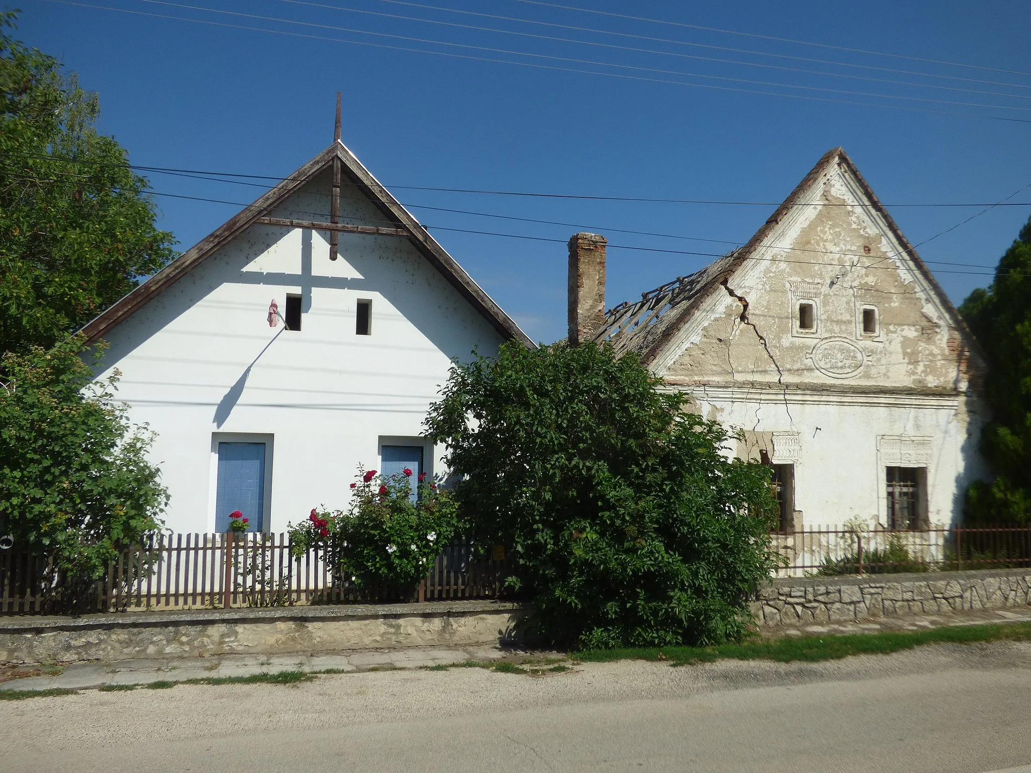 Photo showing: Balatonszőlős, népi lakóházak