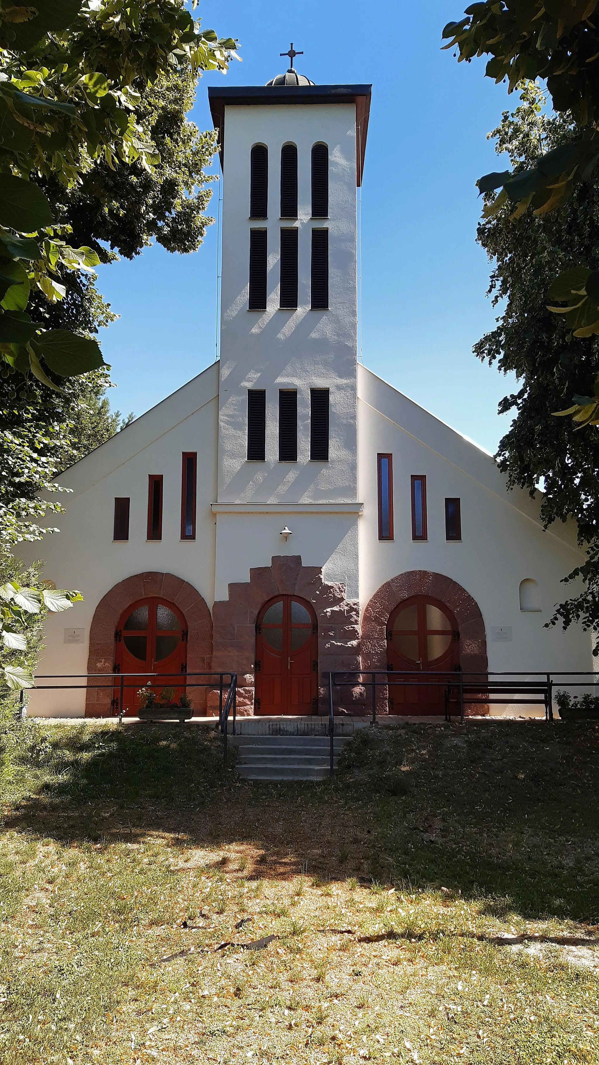 Photo showing: Balatonakarattyai római katolikus templom