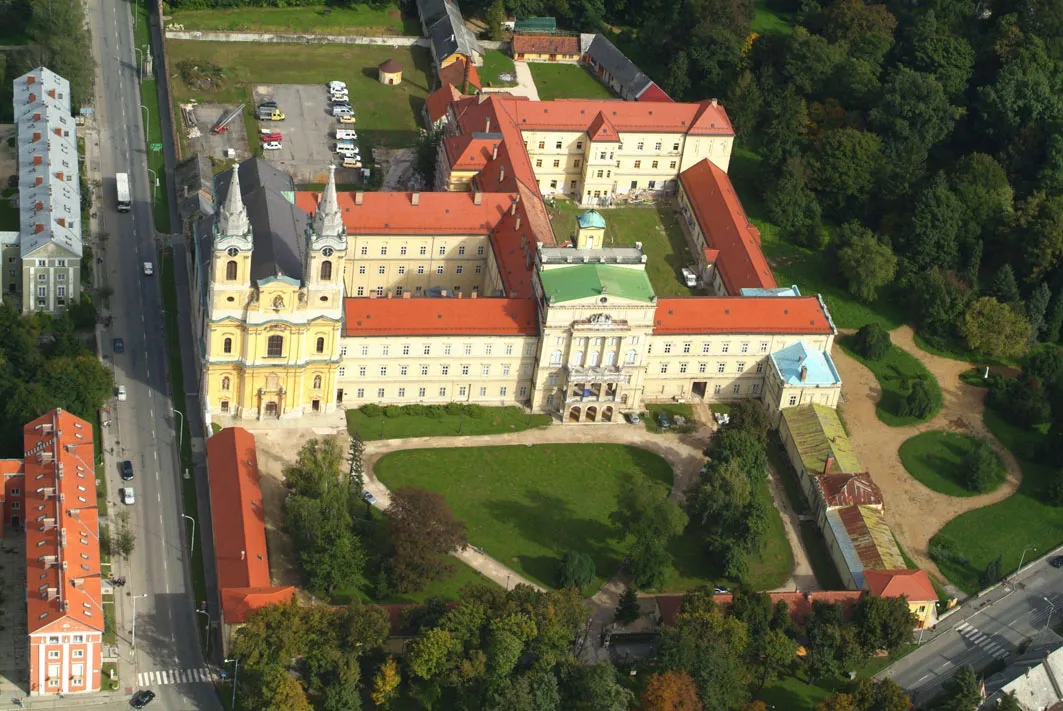 Photo showing: Aerial photograph of Cistercian Church and Abbey of Zirc, Hungary