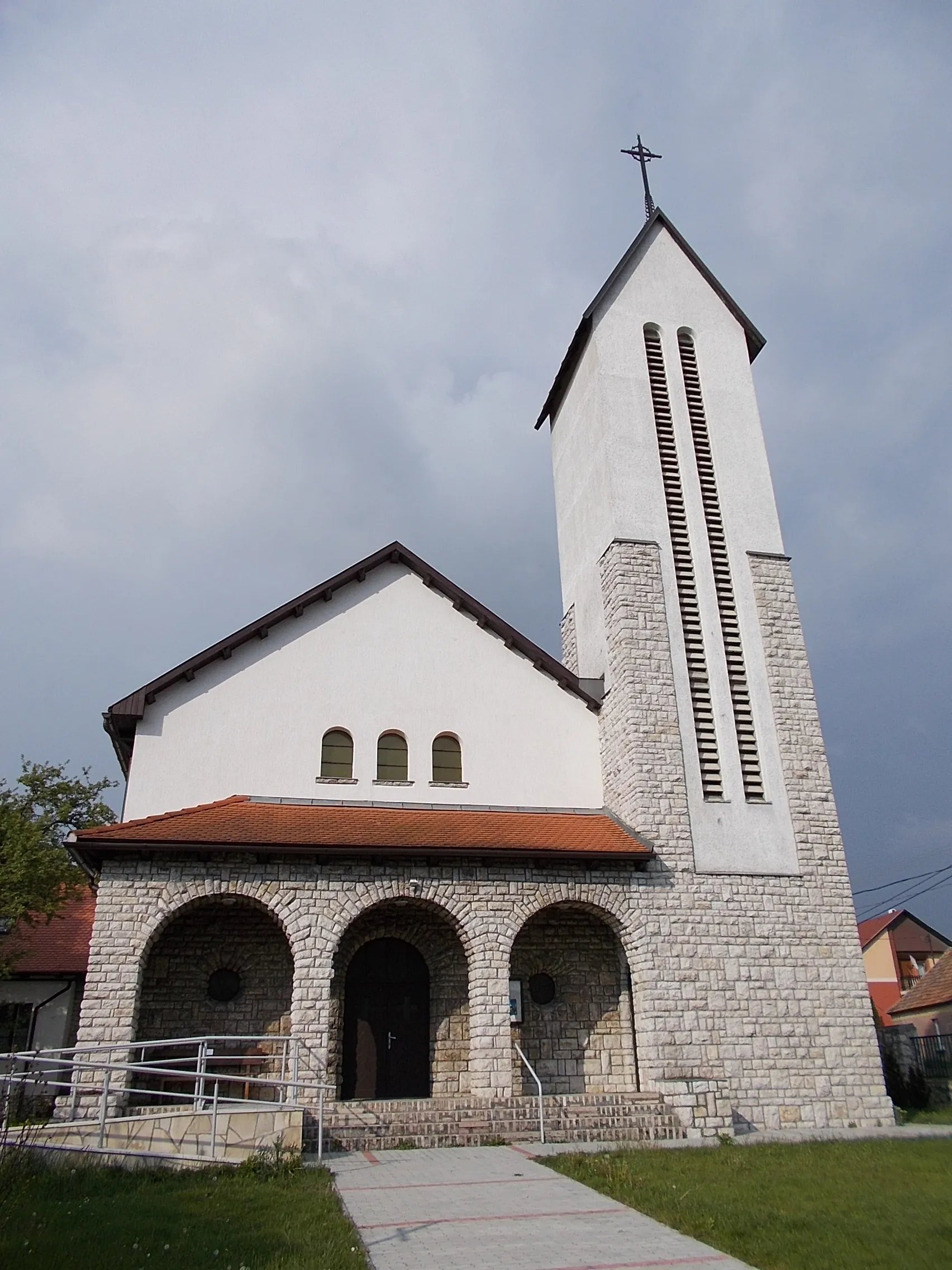 Photo showing: Hárskút - Magyarok Nagyasszonya-templom