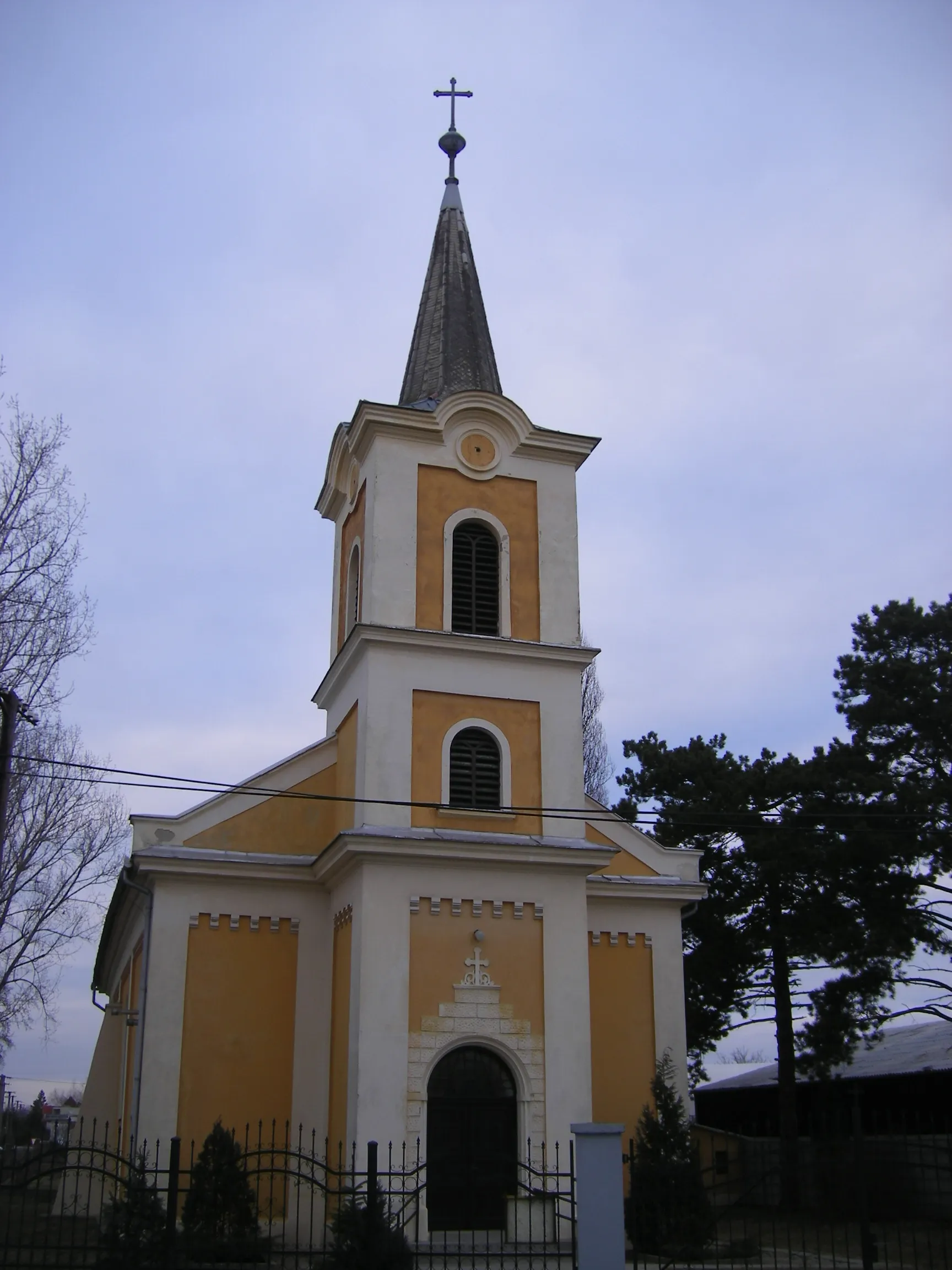 Photo showing: Npvá Stráž, r.k. kostol; Őrsújfalu, római katolikus templom