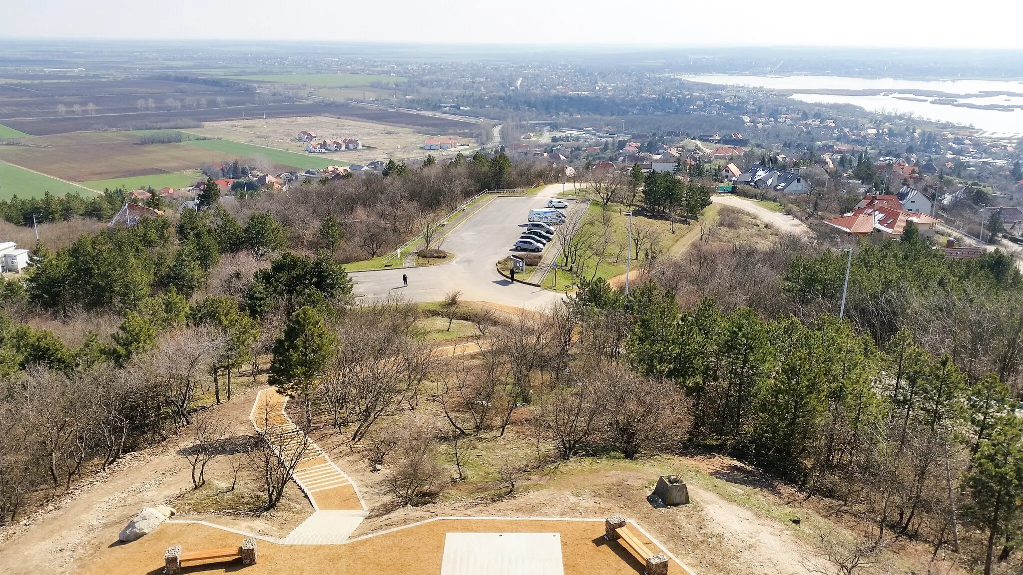 Photo showing: View from the look-ot tower at the top of Bence-hegy label QS:Len,"View from the look-ot tower at the top of Bence-hegy"
label QS:Lhu,"Kilátás a Bence-hegyi kilátótoronyból"