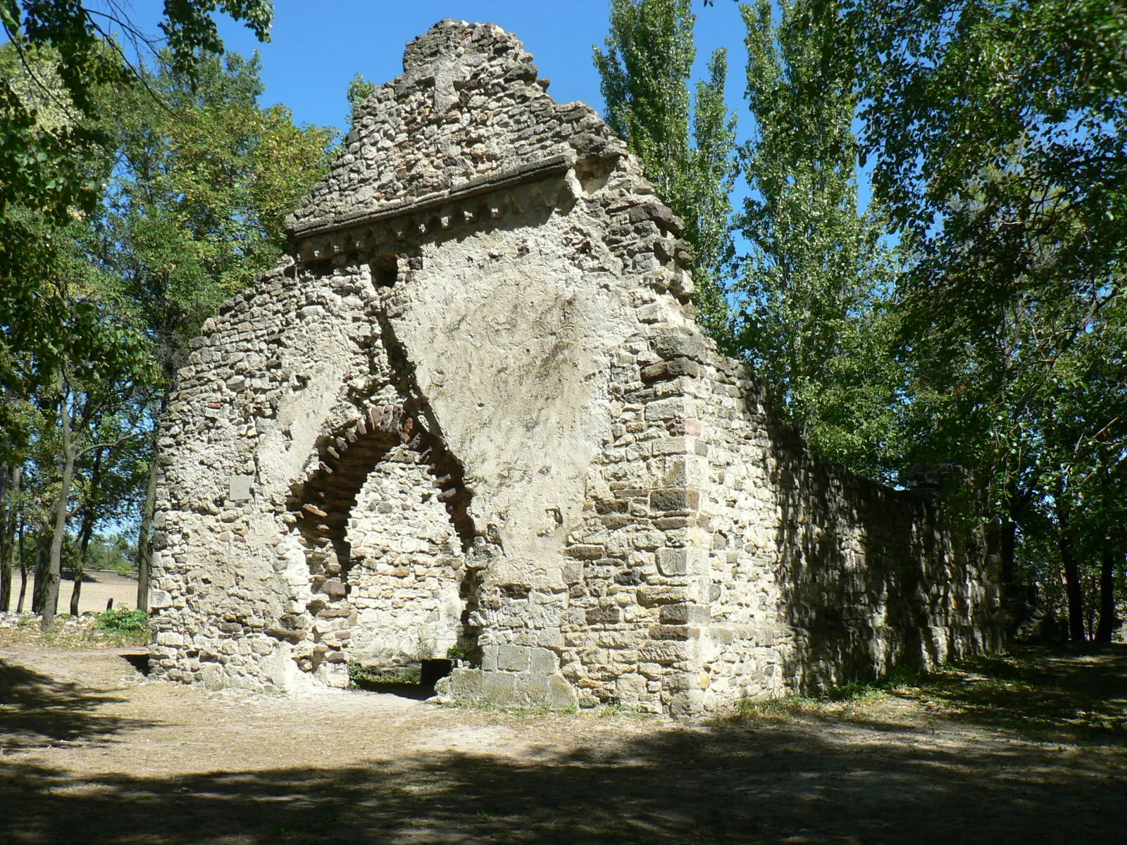 Photo showing: A kövesdi templomrom