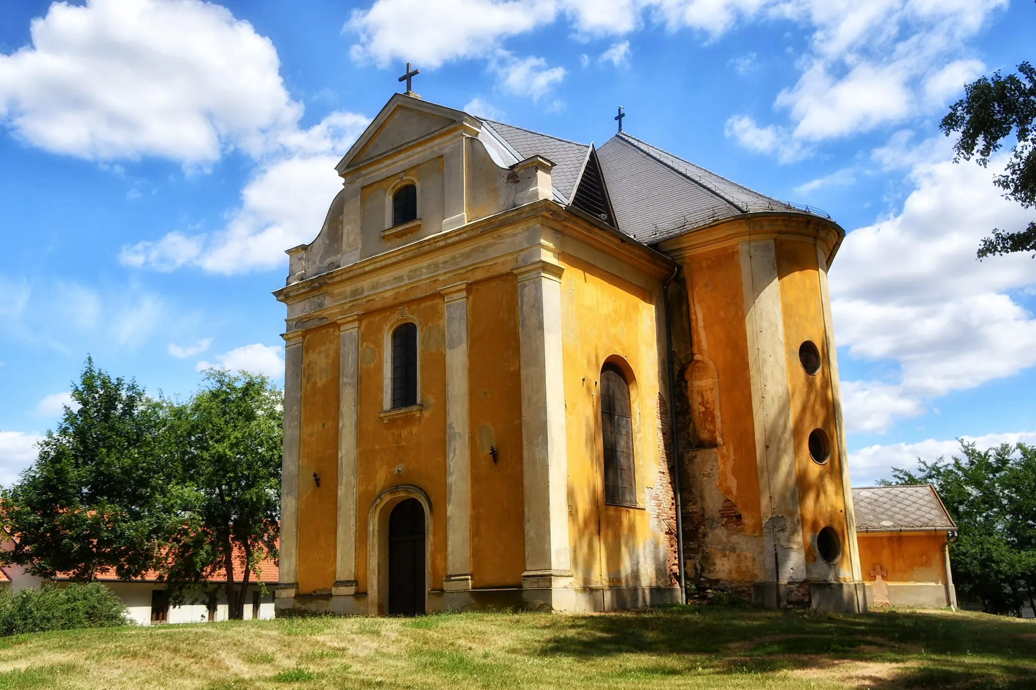 Photo showing: Holy Trinity Church in Aba, Hungary