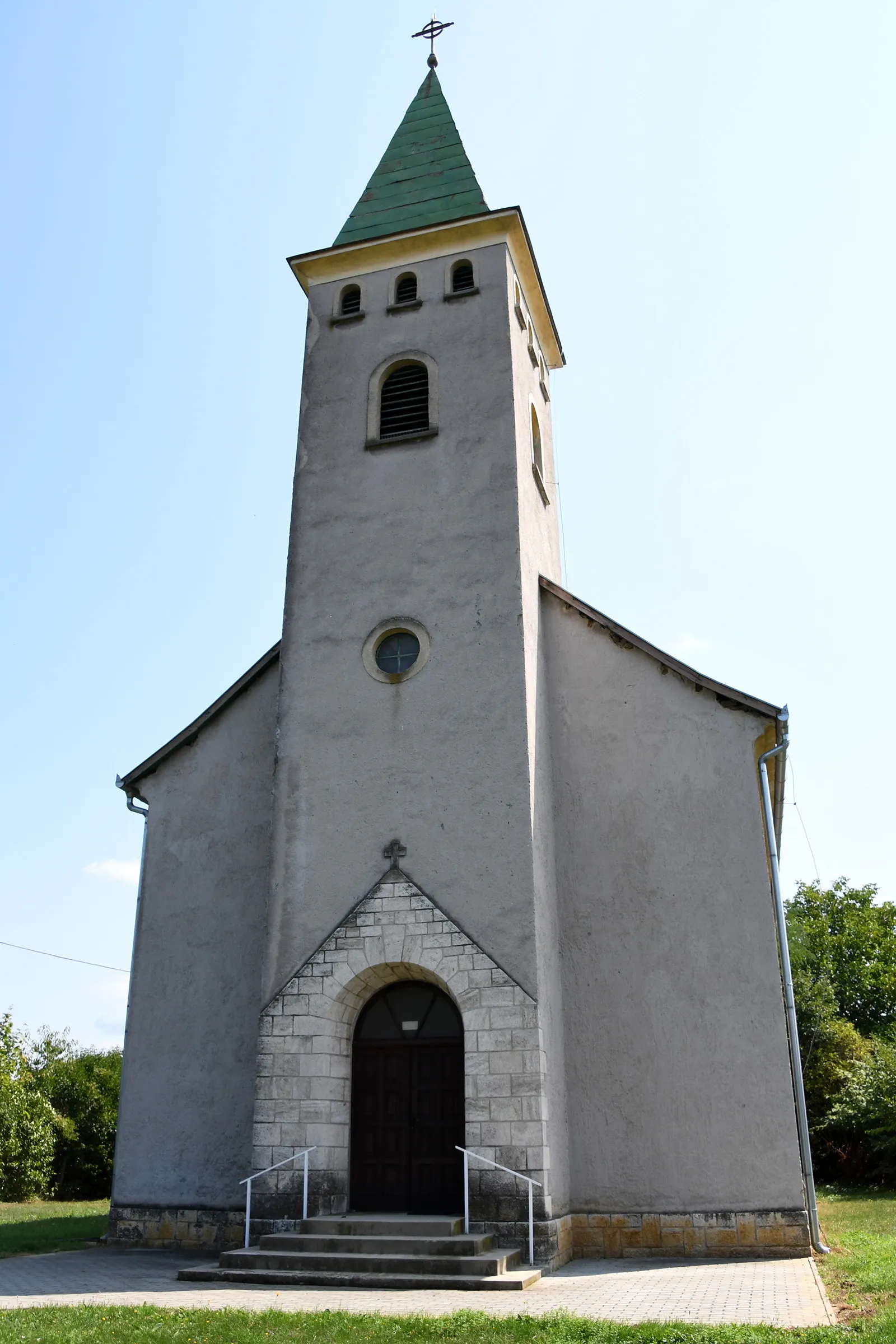 Photo showing: Roman Catholic church in Szalapa, Hungary