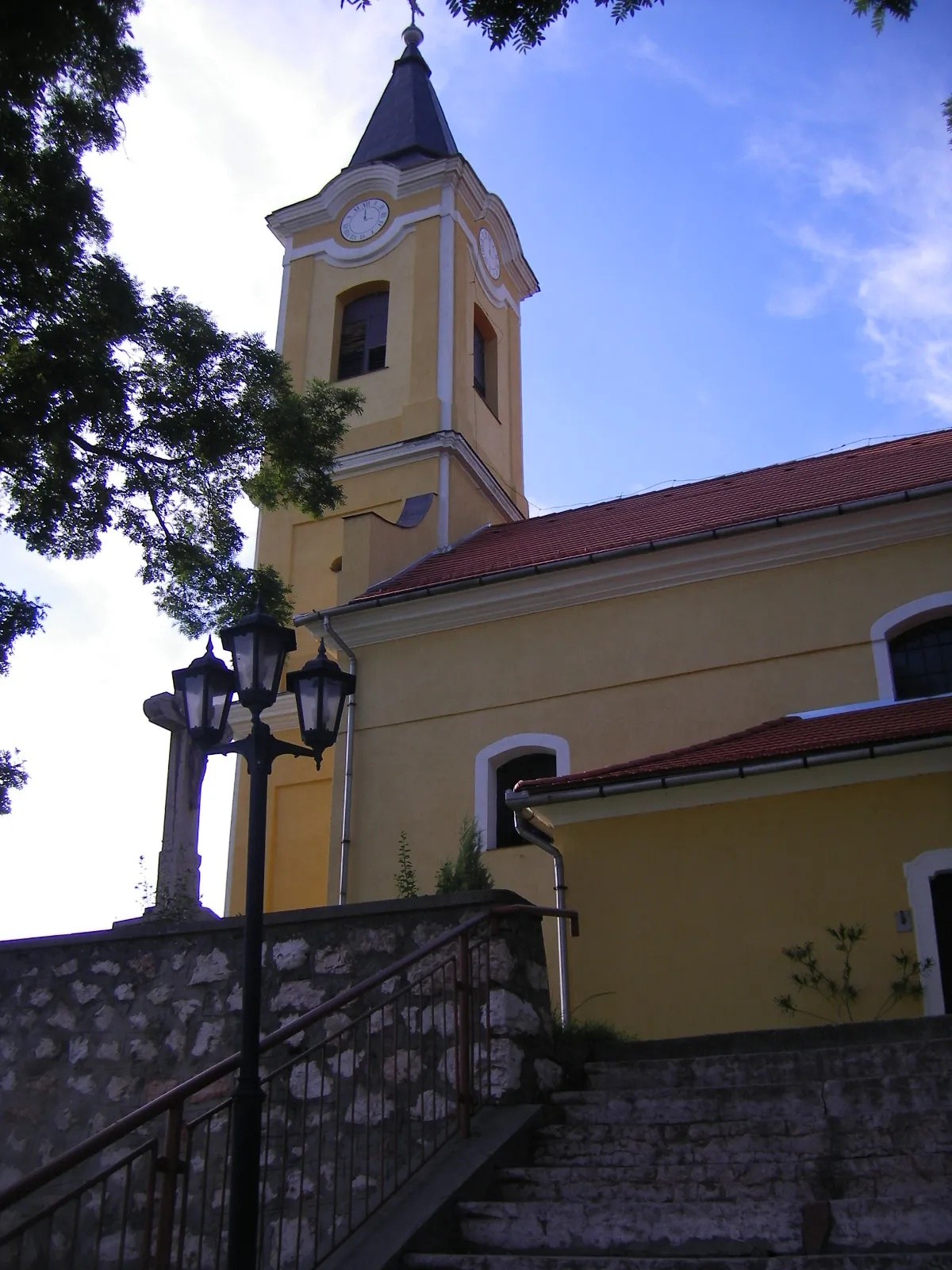 Photo showing: Mocsa - katolikus templom