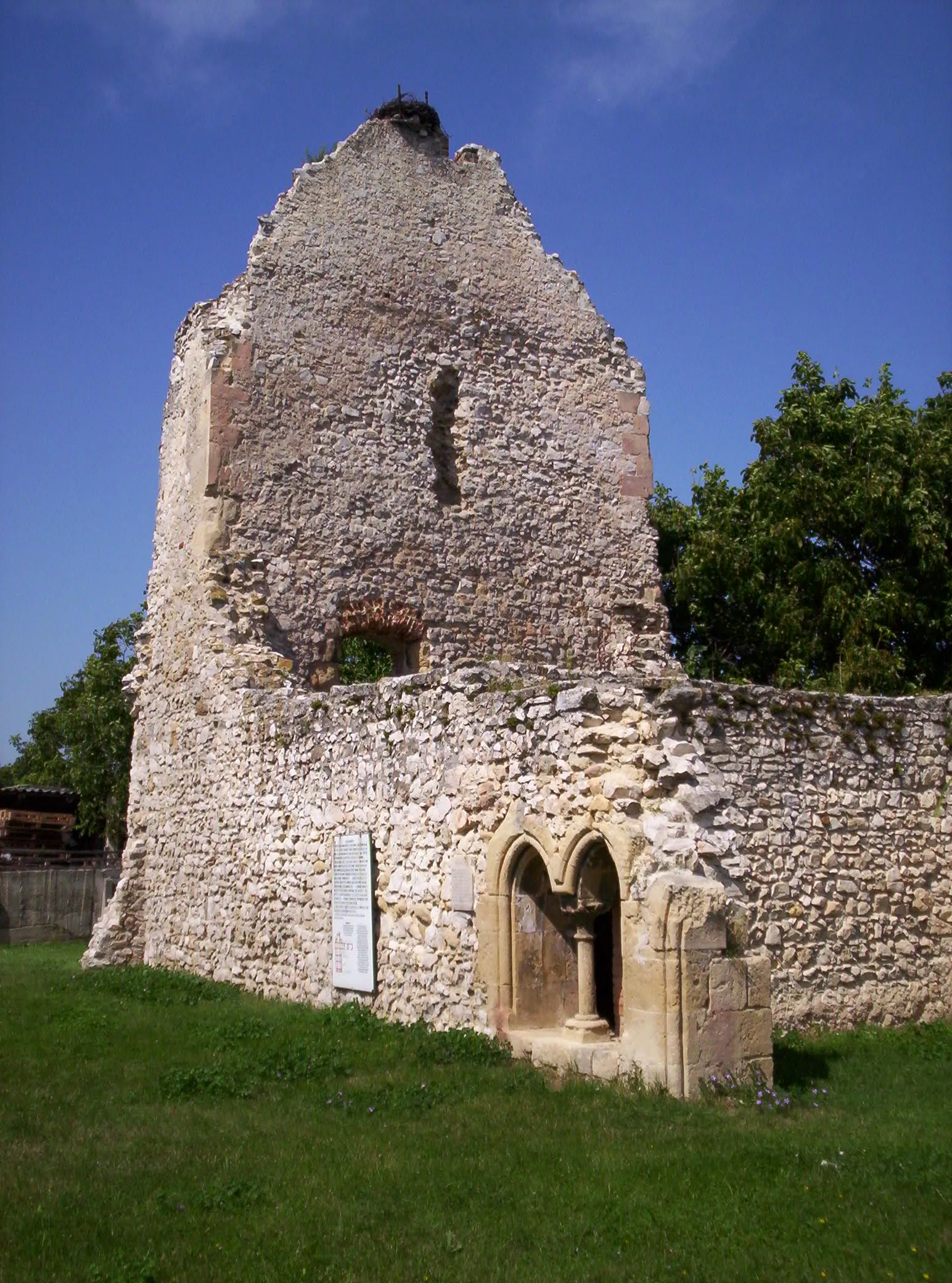 Photo showing: Ruins of premonstratensian convent, Veszprém-Gyulafirátót