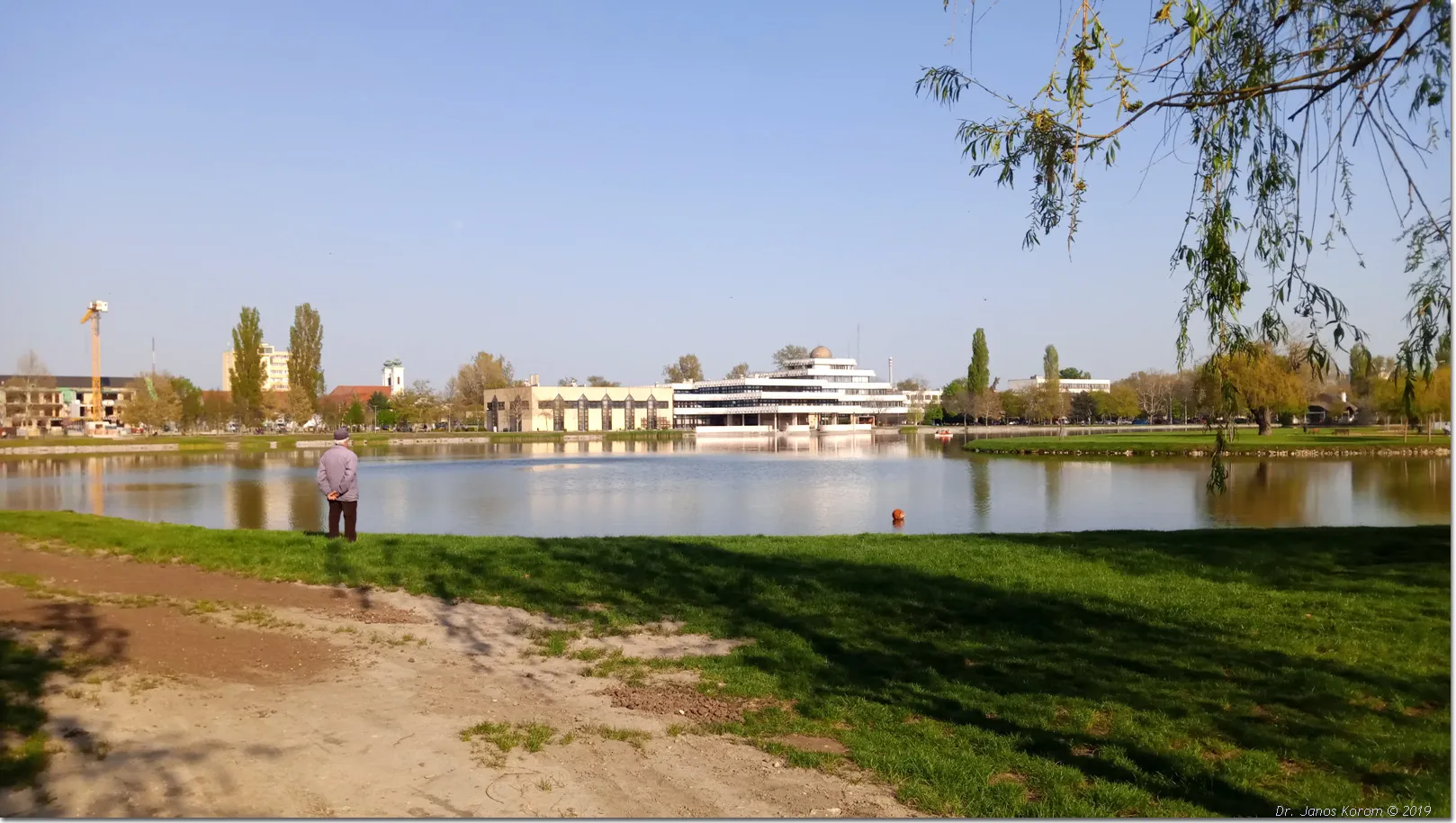 Photo showing: Tóparti Gimnázium és Művészeti Szakközépiskola - csónakázó tó