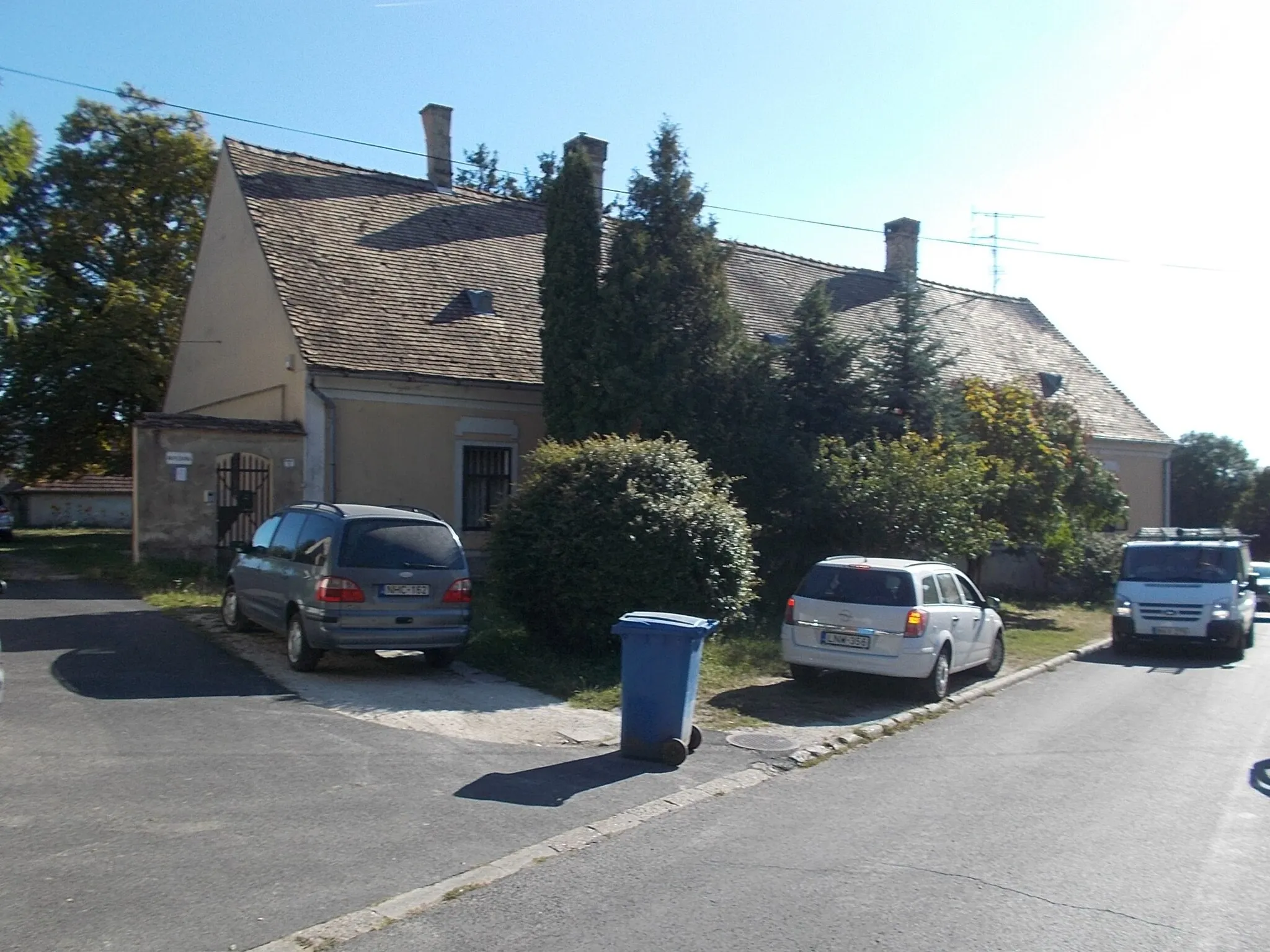 Photo showing: : Listed parish, baroque house. - 1 Csobánc utca, Downtown, Tapolca, Veszprém County, Hungary.