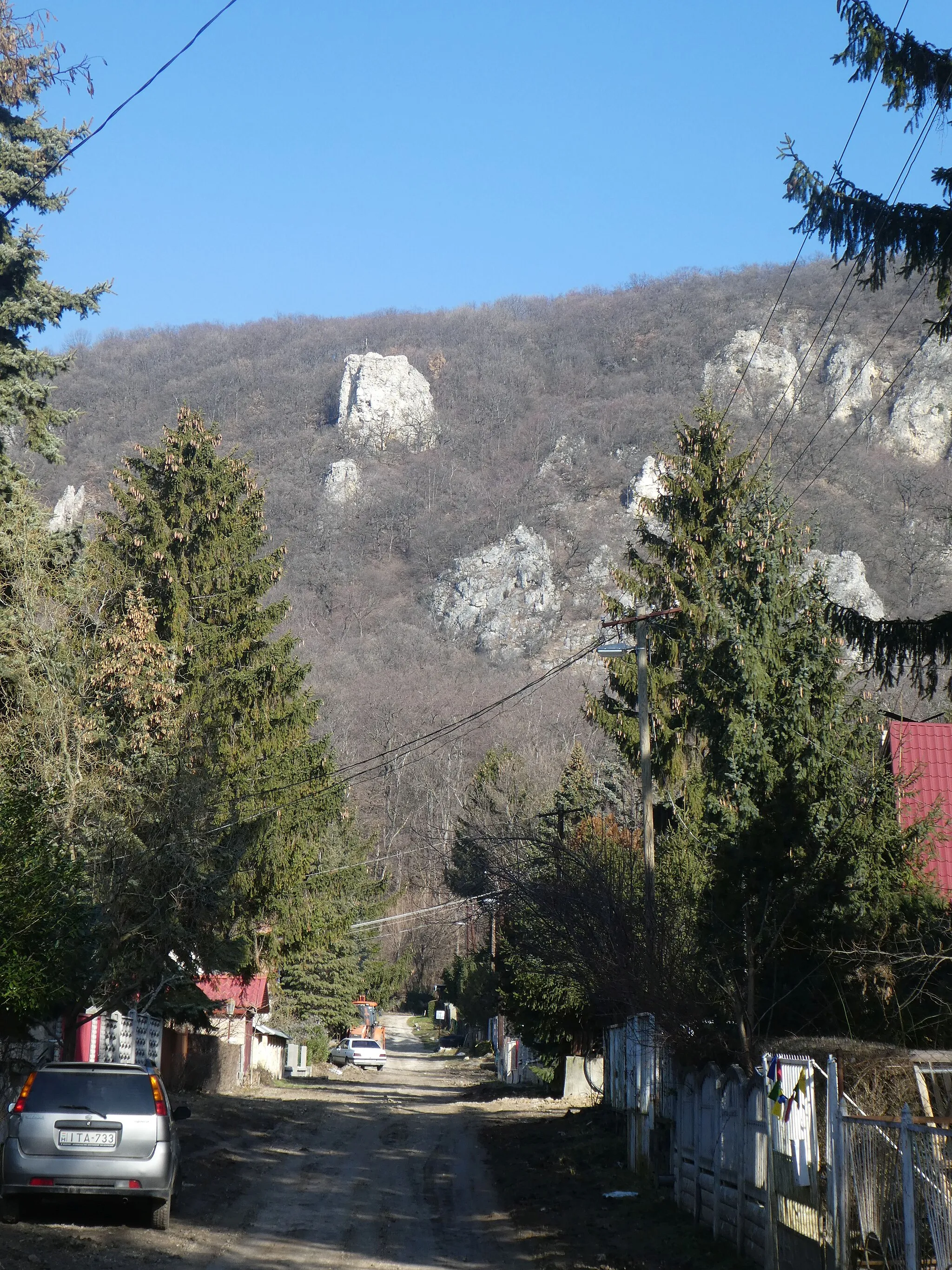 Photo showing: Kémény-szikla (Klastrompuszta)