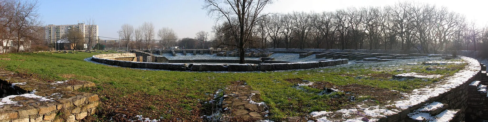 Photo showing: Ruins of the amphitheater of the roman city Aquincum (today inside Budapest)