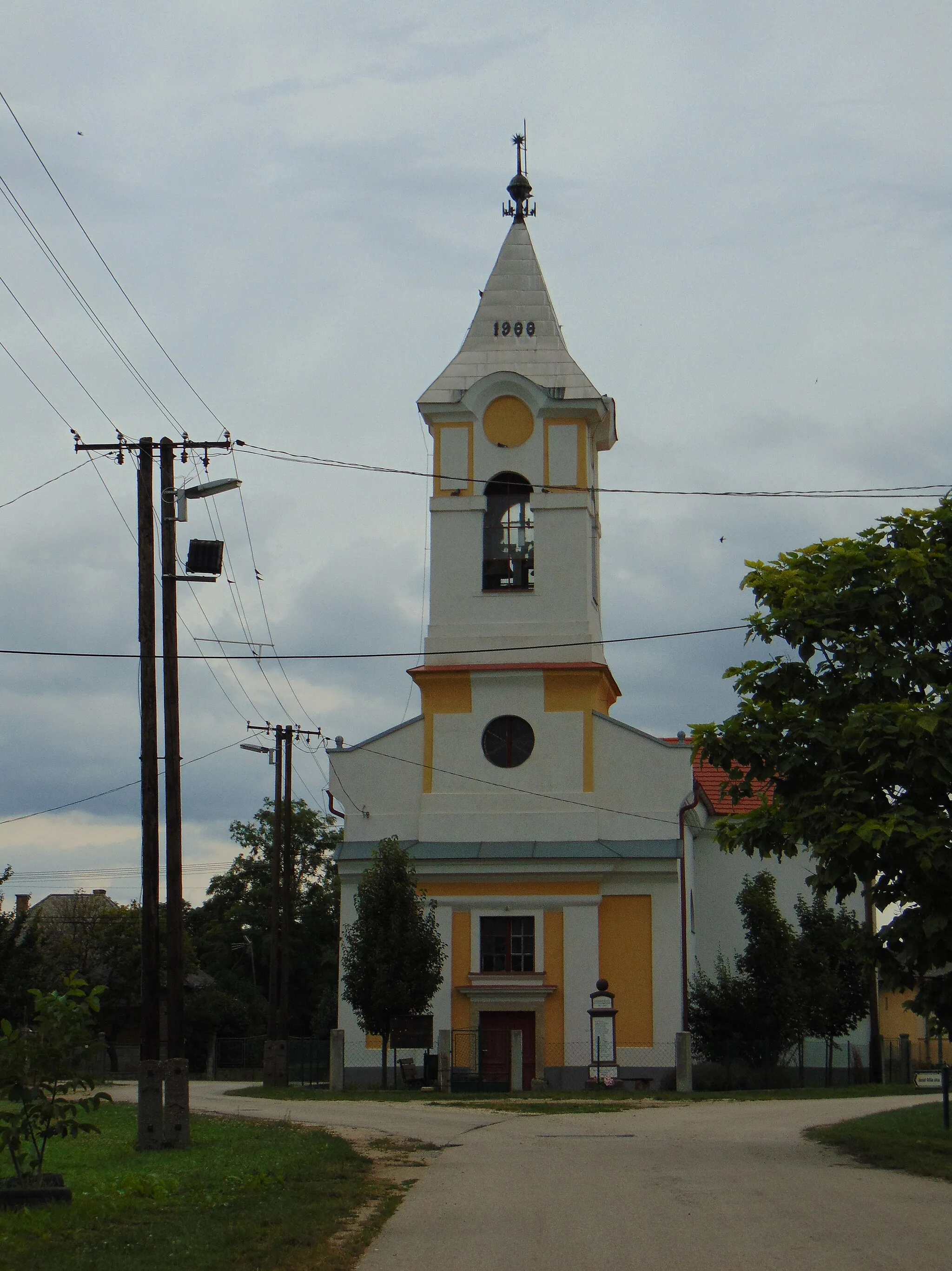Photo showing: Nádasdladány református temploma