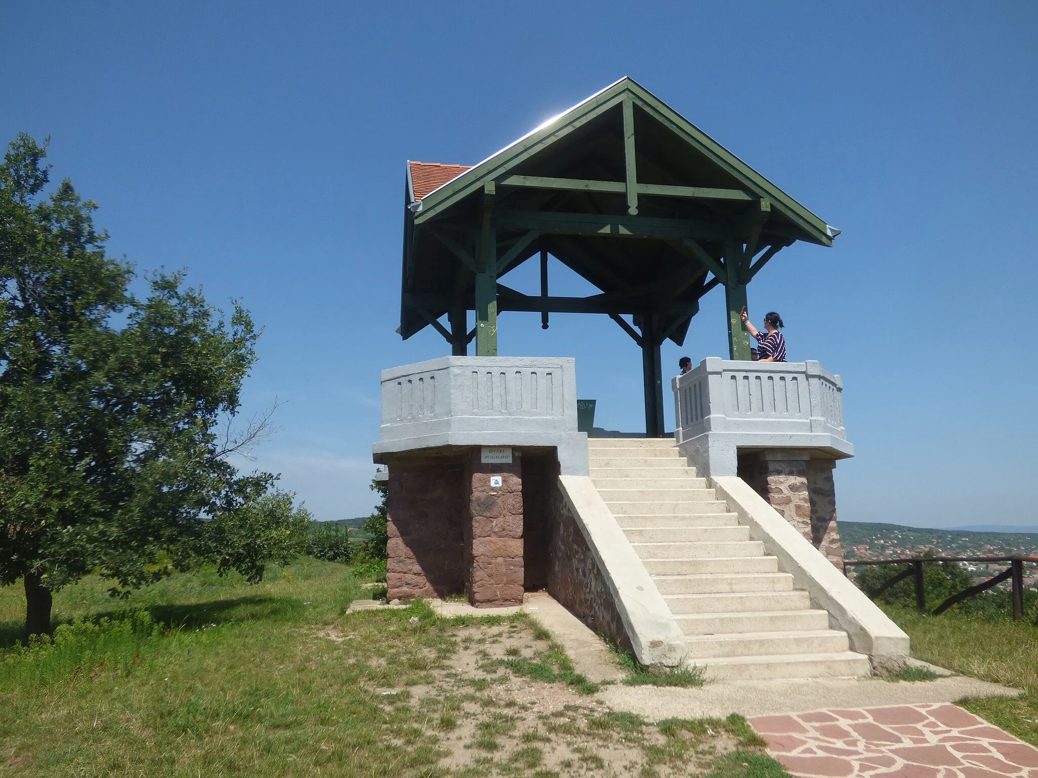 Photo showing: Az Óvári Messzelátó nevű kilátóhely Balatonalmádiban