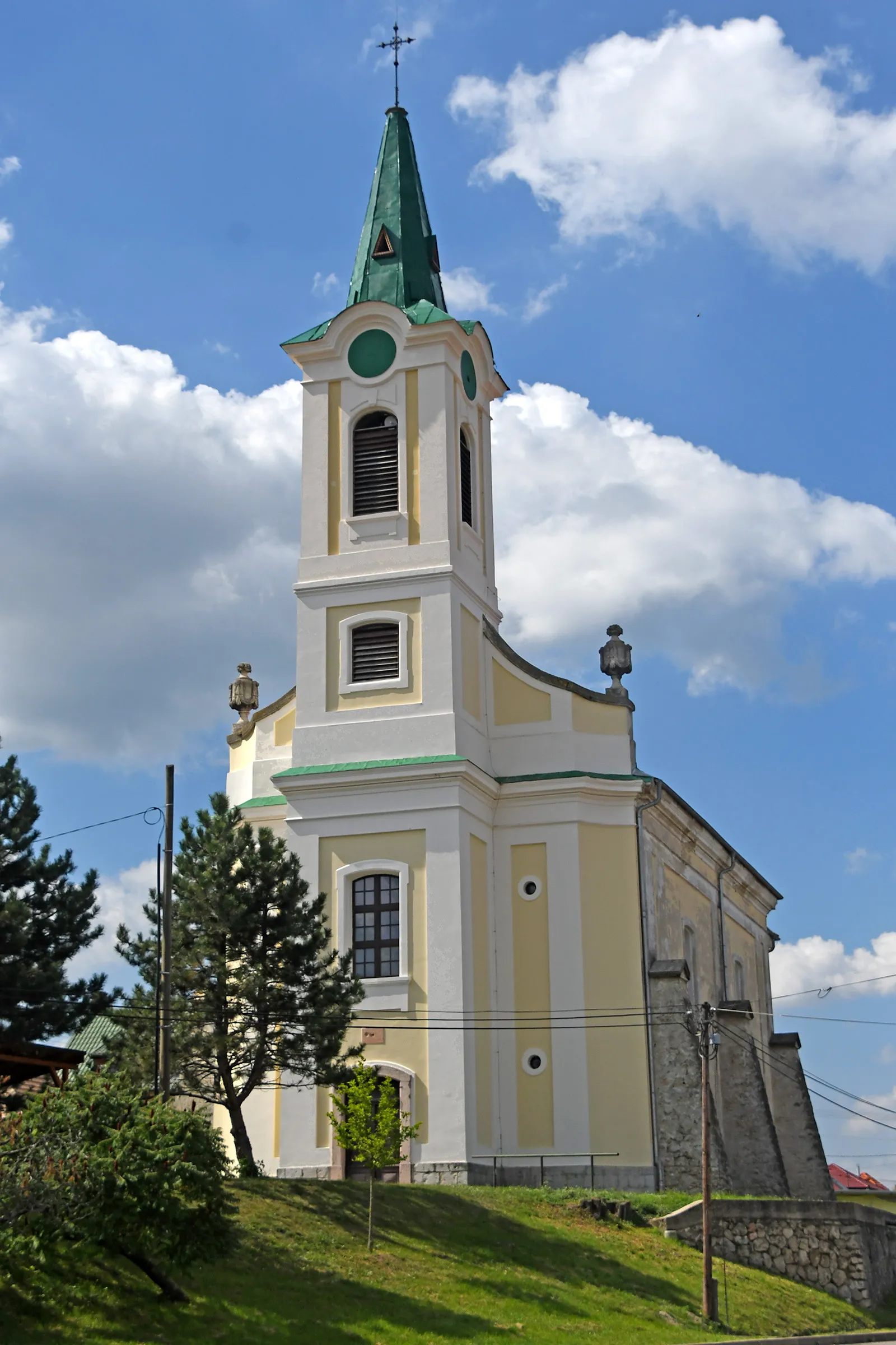 Photo showing: Roman Catholic church in Dad, Hungary