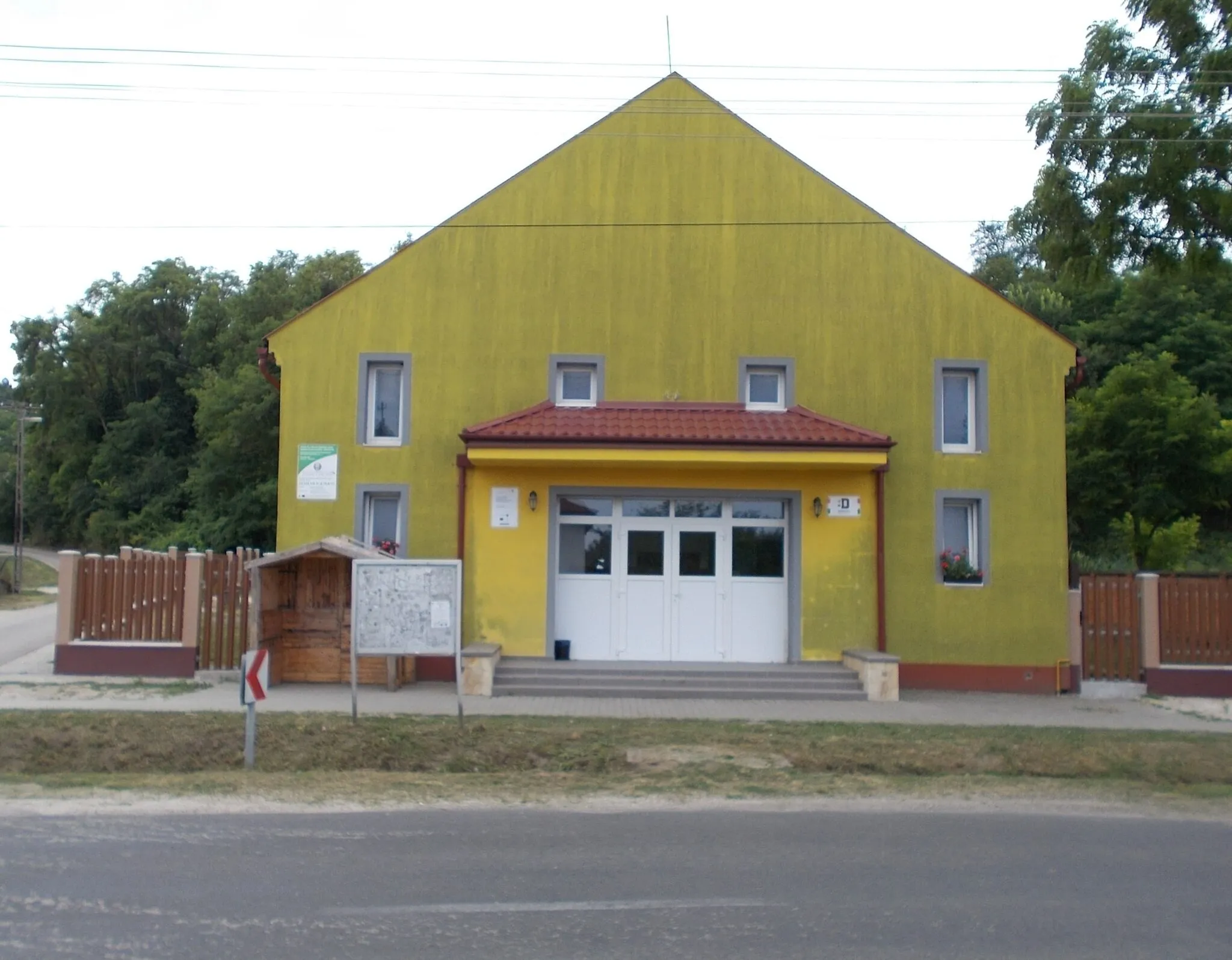 Photo showing: Balinka House of Culture and Culture - 60 Petőfi Sándor Street (Road 8209), Balinka, Fejér County, Hungary.