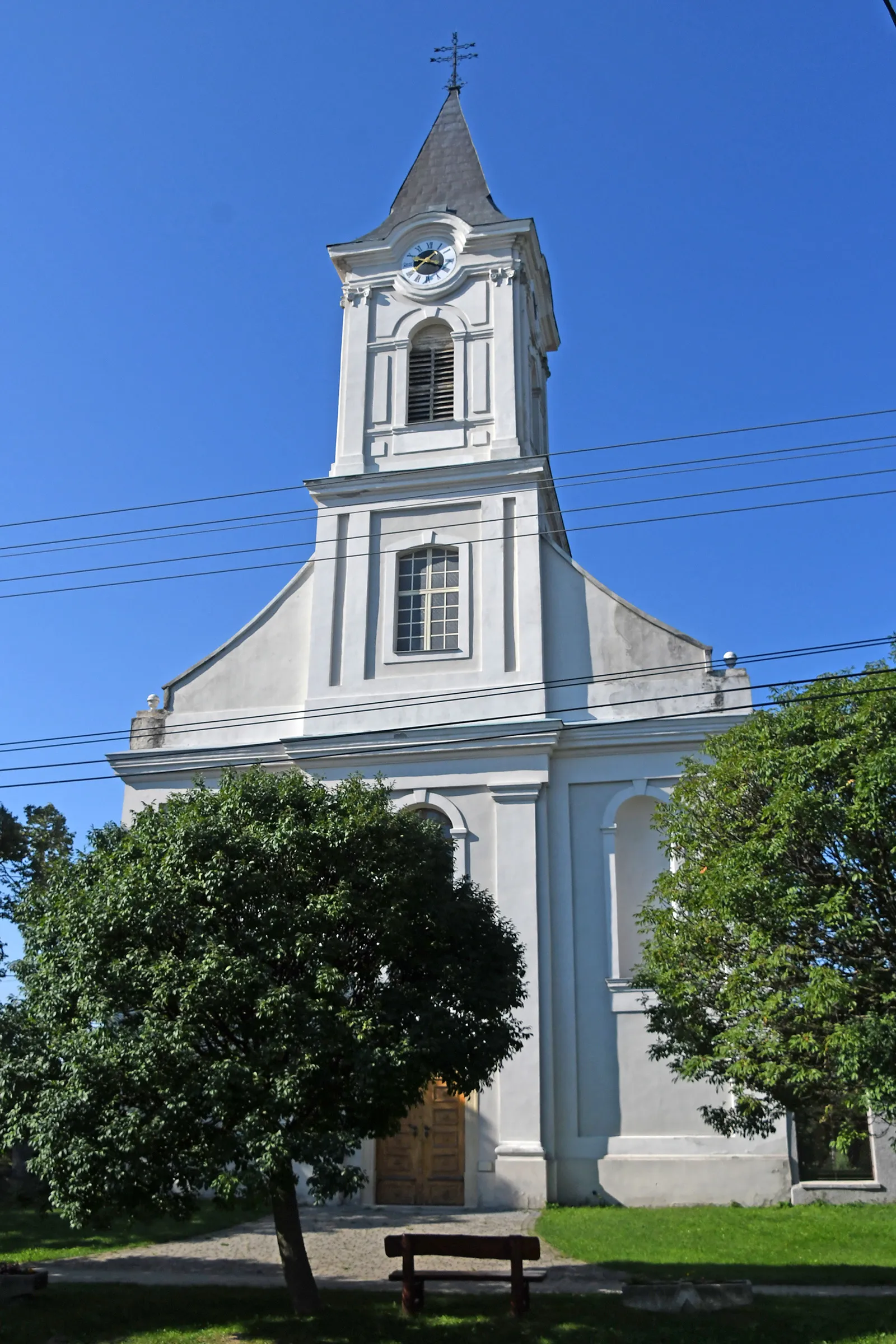 Photo showing: Roman Catholic church in Isztimér, Hungary