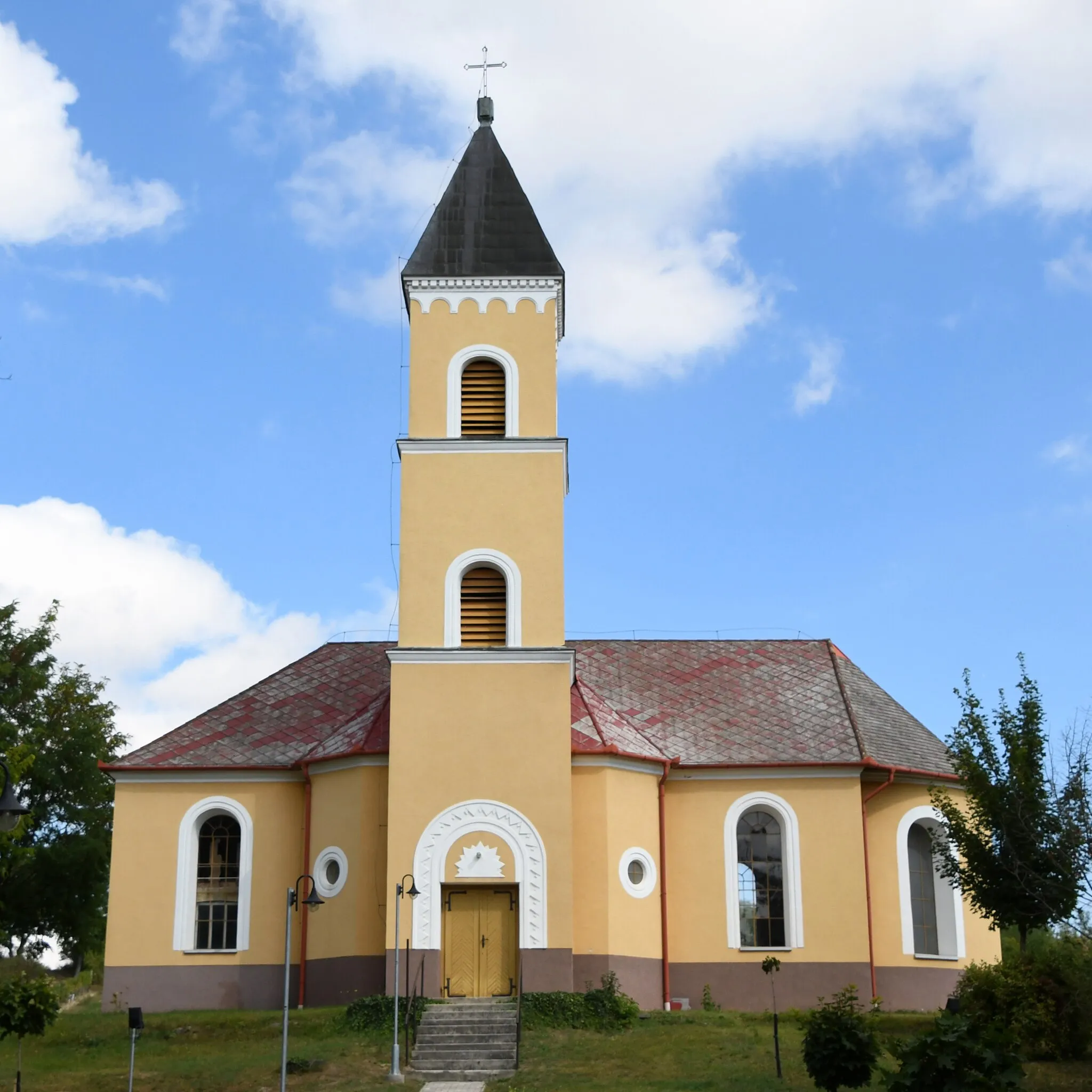 Photo showing: Lutheran church in Nagyveleg, Hungary