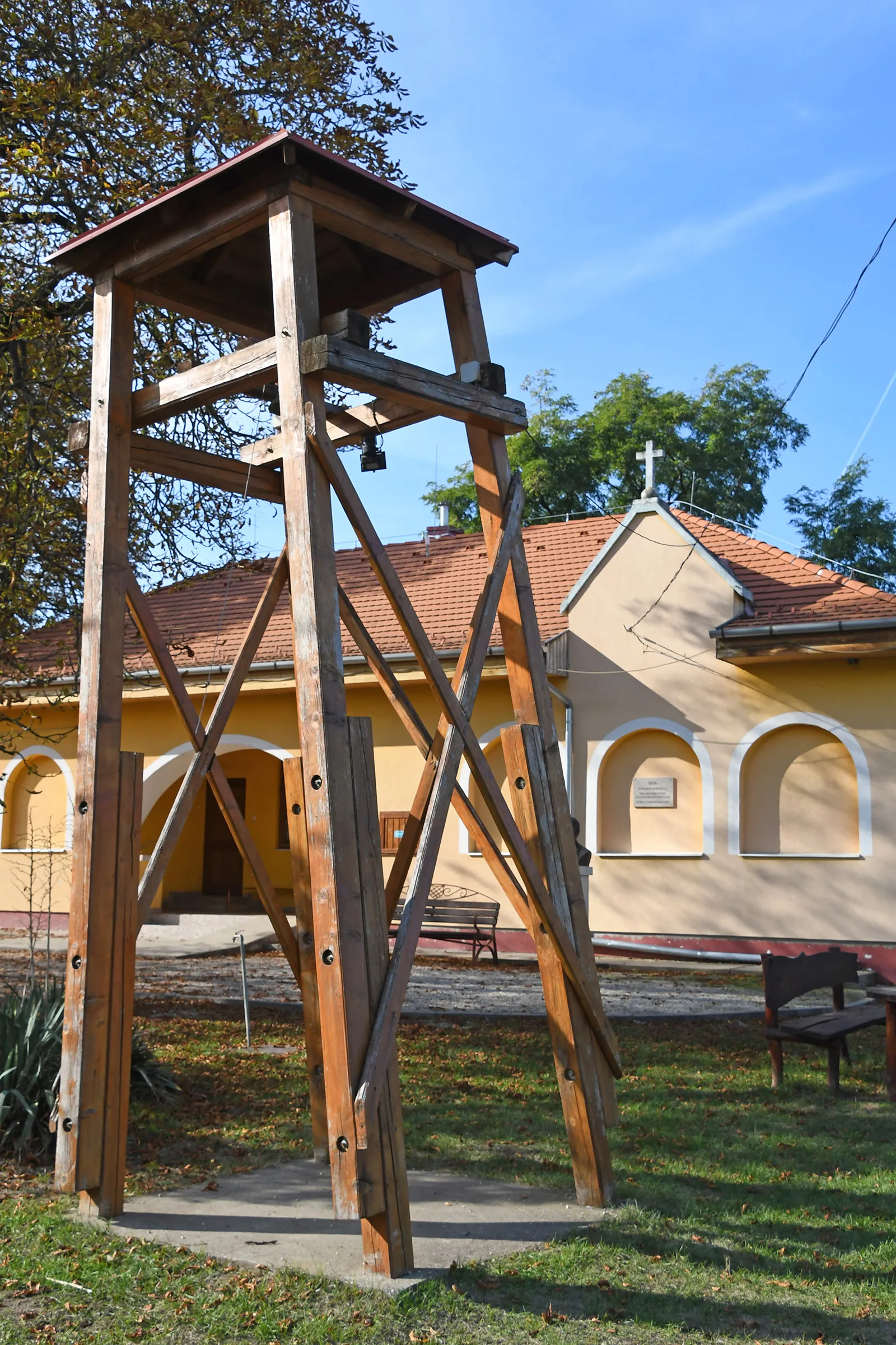 Photo showing: Former Klebelsberg Folk School, today place of worship in Daruszentmiklós, Hungary