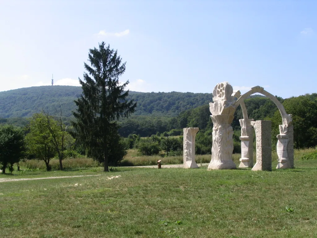 Photo showing: A pusztamaróti csata emlékműve