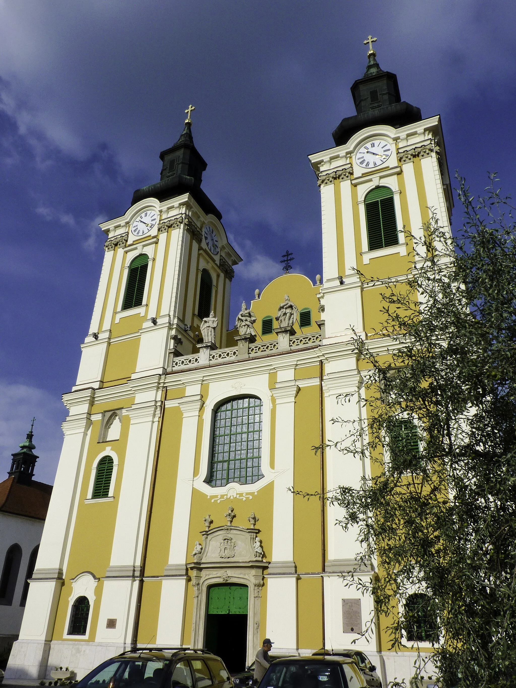 Photo showing: Saint Stephen's Basilica, Székesfehérvár