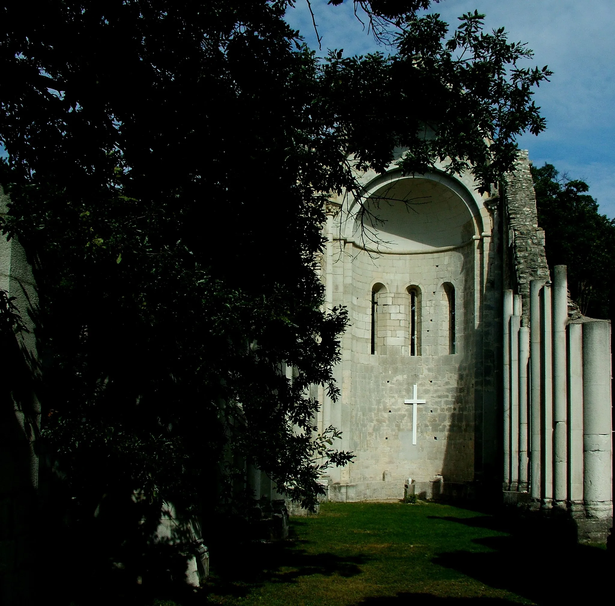 Photo showing: Vértesszentkereszti templomromok