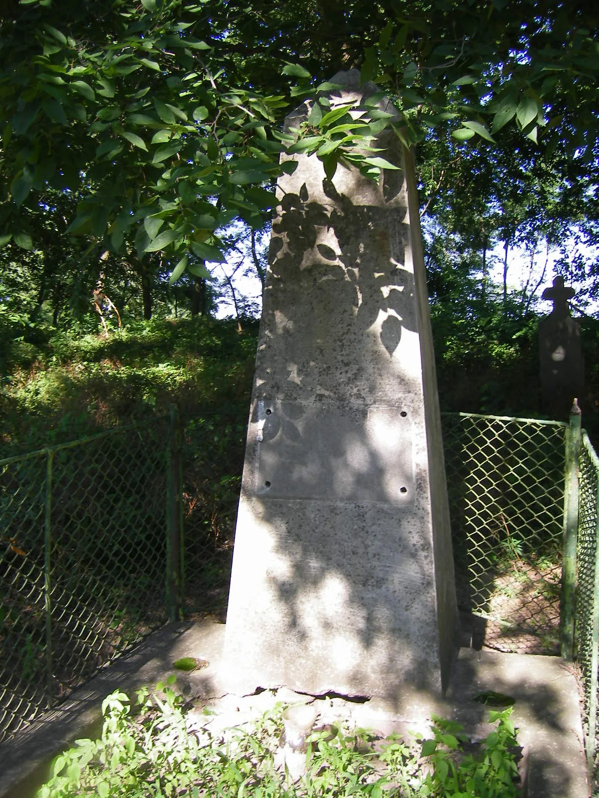 Photo showing: Nagyigmánd - old cemetery in Szentmihálypuszta