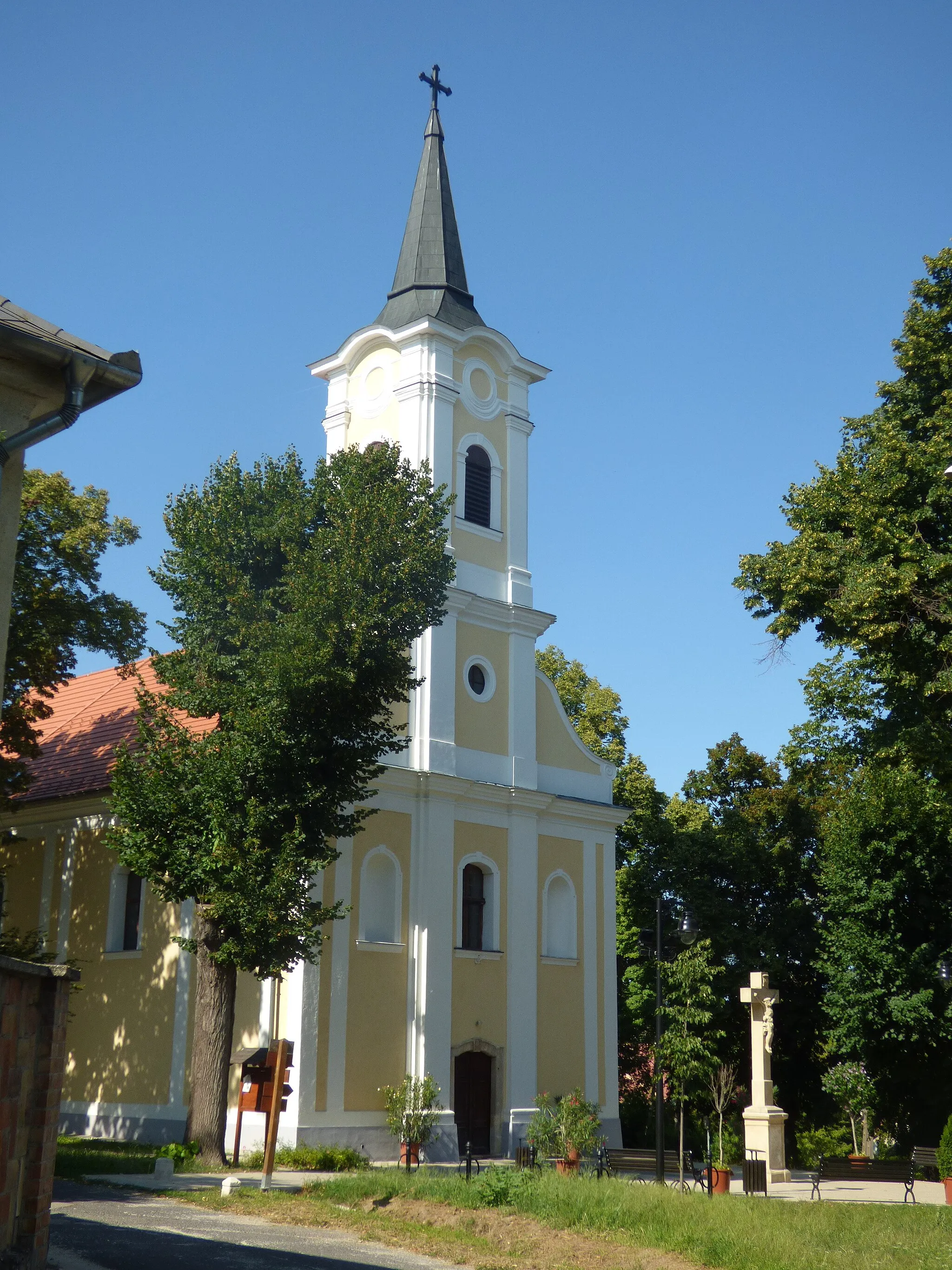 Photo showing: Mány katolikus temploma