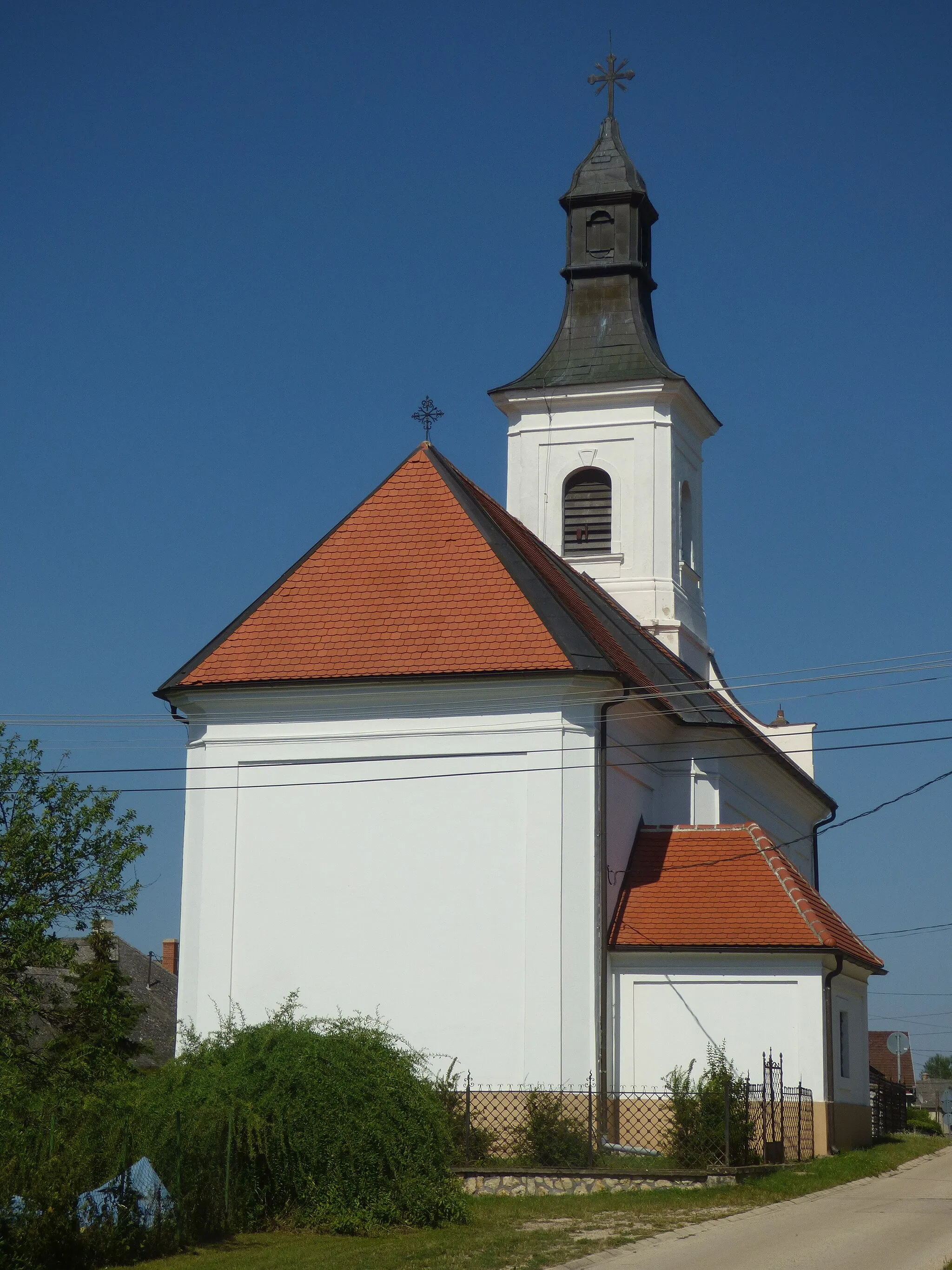 Photo showing: Bánd Szent Anna katolikus temploma ( barokk, 1760, azonosító 9789, törzsszám 5467) hátulról, nyugat felől nézve