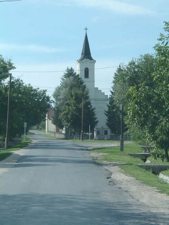 Photo showing: The church of Jásd, Hungary. Szűz Mária a Világ Királynéja római katolikus templom