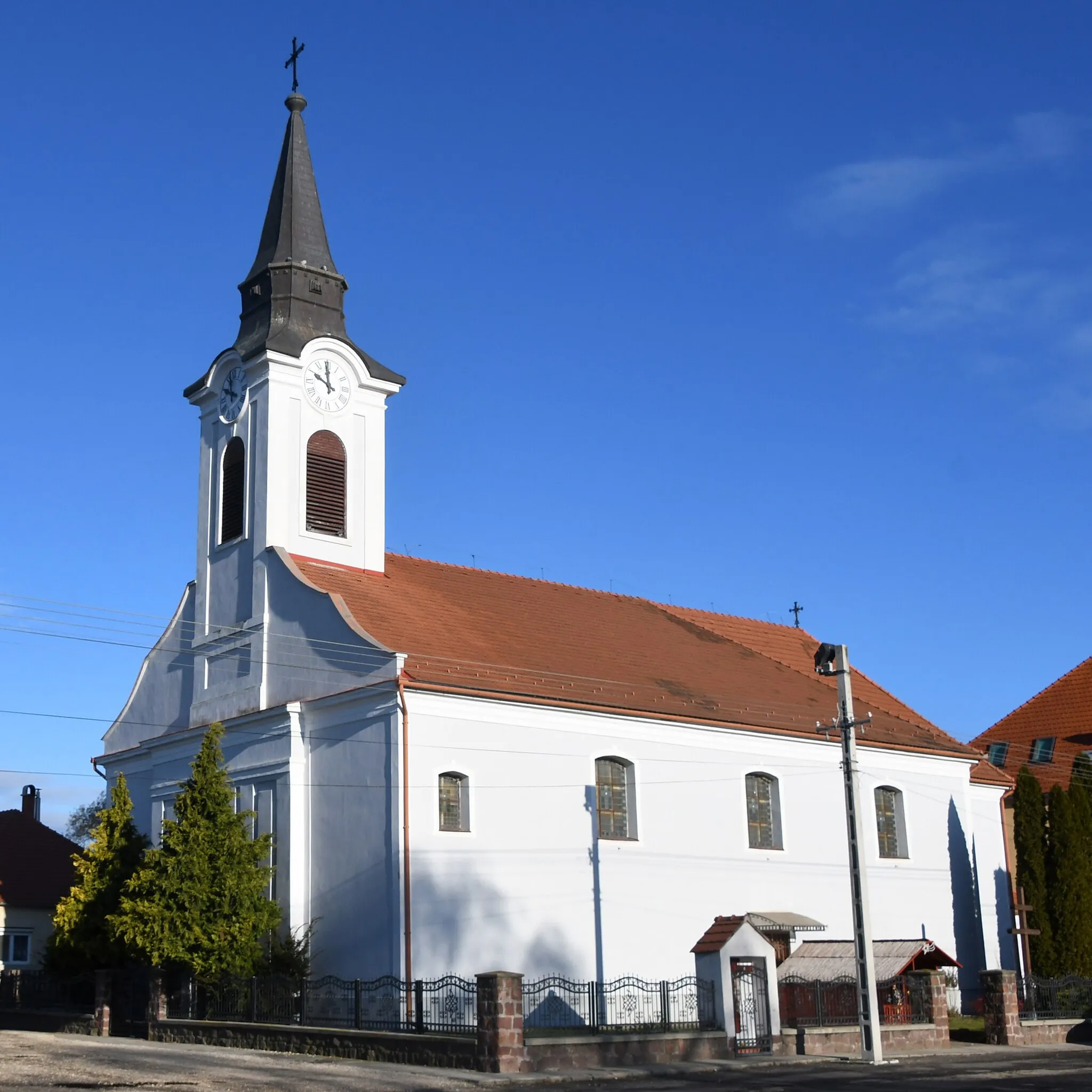 Photo showing: Roman Catholic church in Tárkány, Hungary