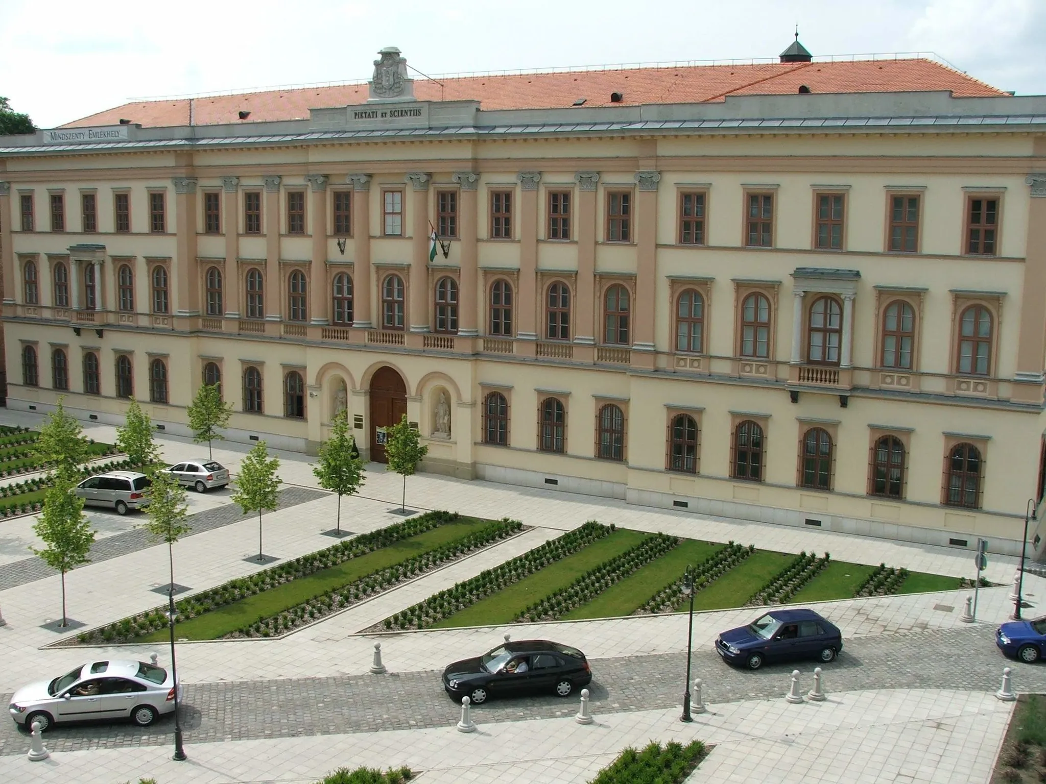 Photo showing: The old seminary in Esztergom after the renovations in 2006.

This is a photo of a monument in Hungary. Identifier: 6241