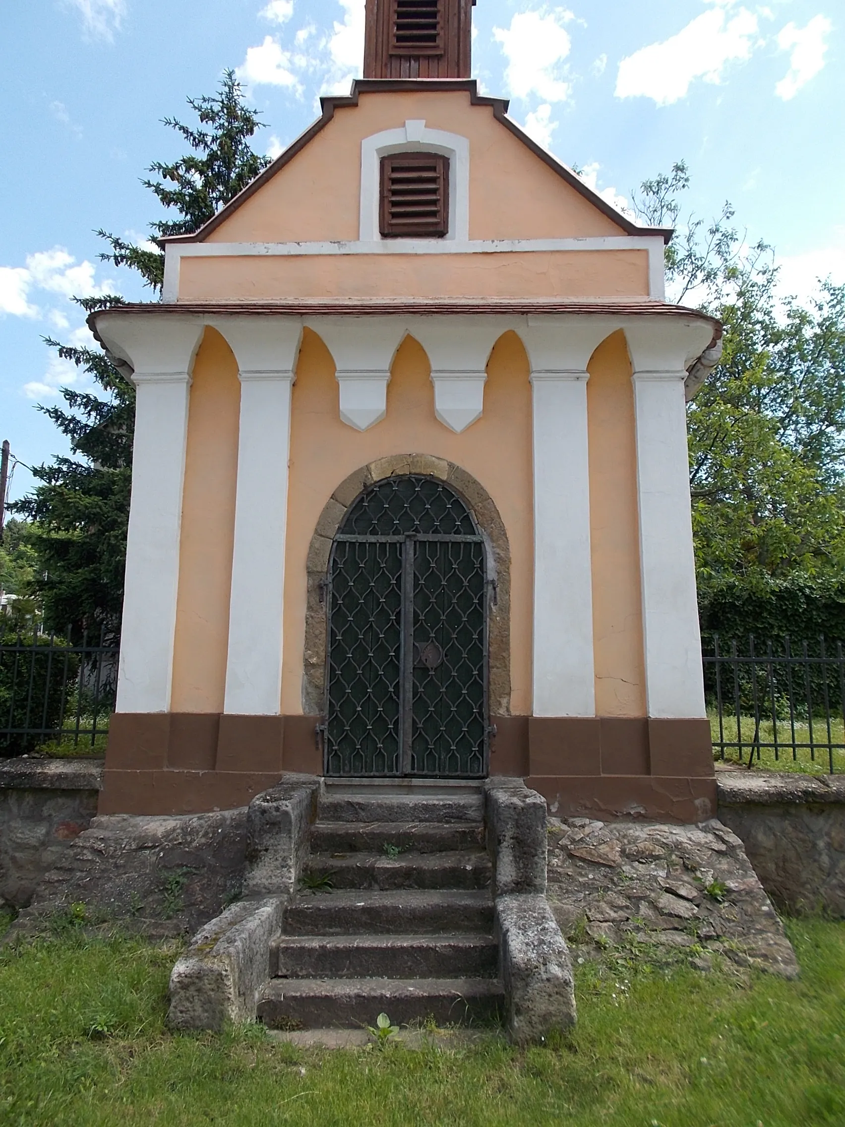 Photo showing: :  Saint Rosalia chapel. - Dobogókői Street and Kálvária út corner, Esztergom, Komárom-Esztergom County, Hungary.