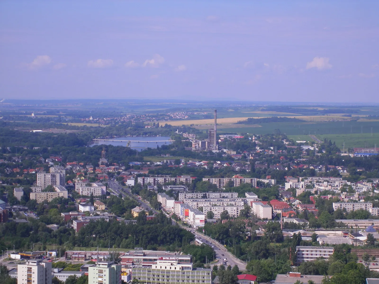 Photo showing: Tatabánya - kilátás Bánhida és Környe felé a Kőhegyről