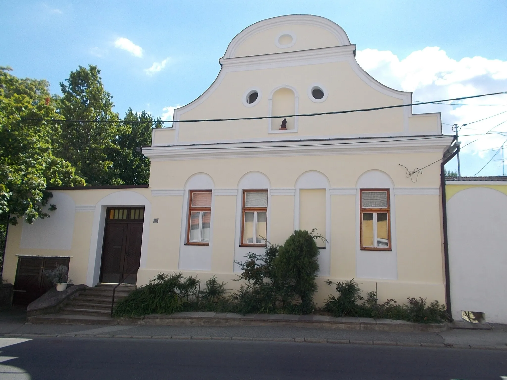 Photo showing: : Listed house. - 15 Dózsa György Street, Jeruzsálemhegy, Veszprém, Veszprém County, Hungary.