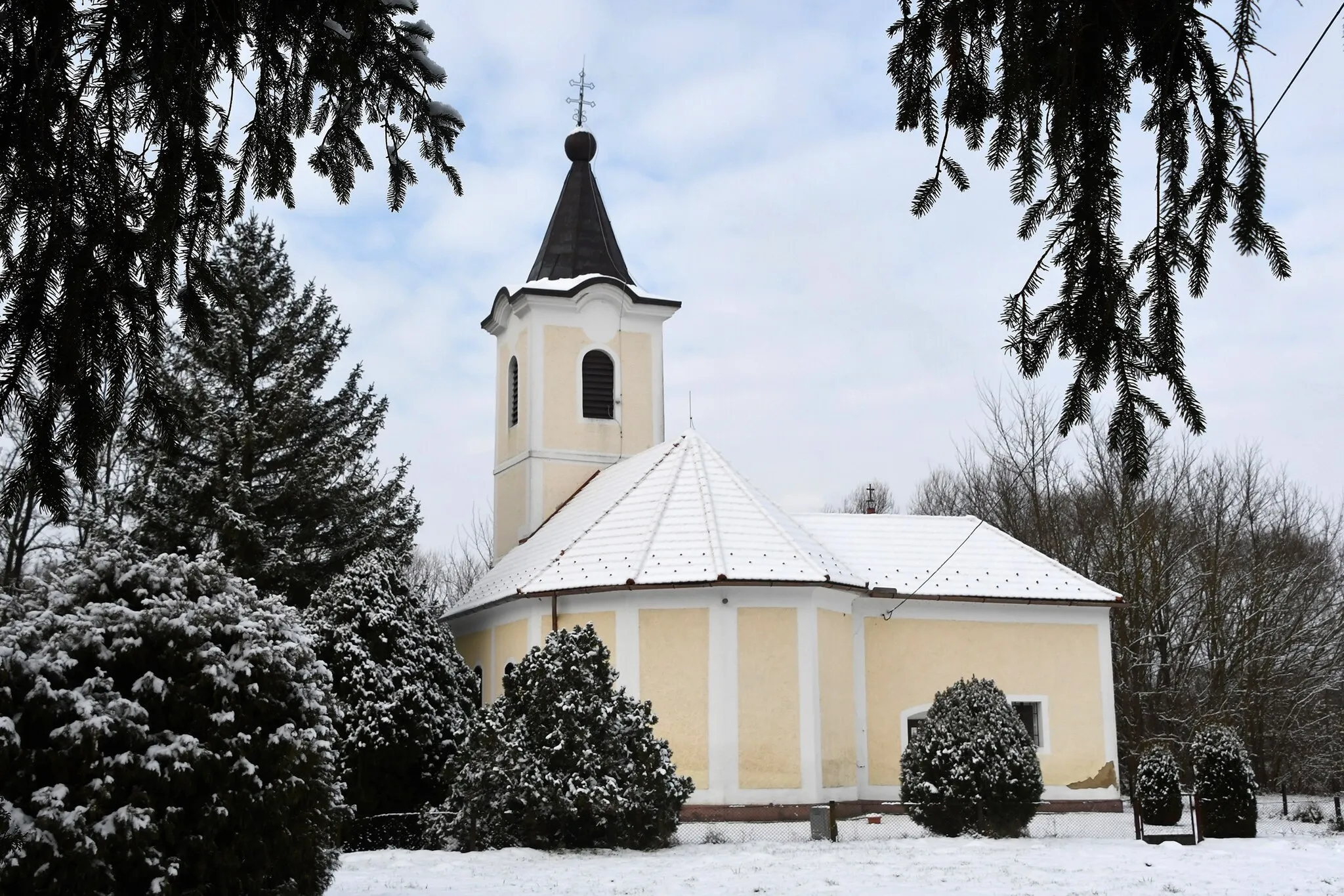 Photo showing: Roman Catholic church in Tüskeszentpéter, Zalaszentgrót, Hungary
