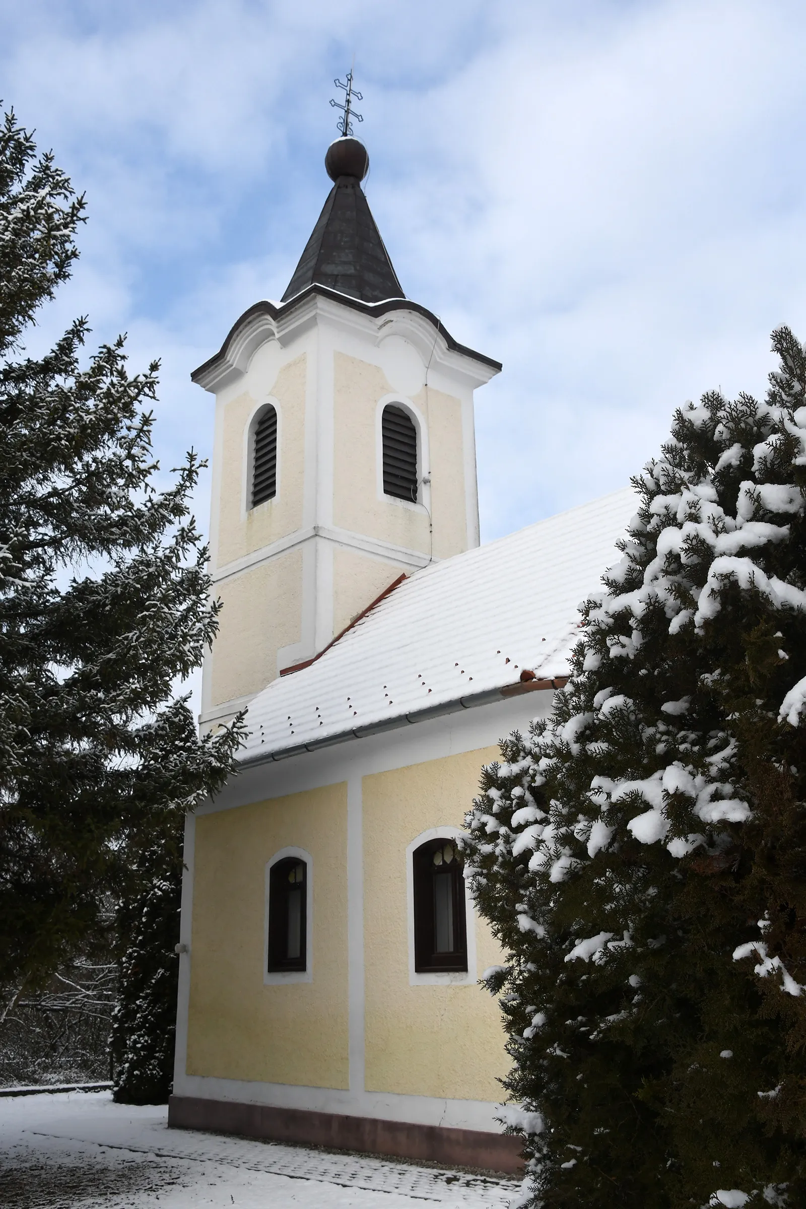 Photo showing: Roman Catholic church in Tüskeszentpéter, Zalaszentgrót, Hungary