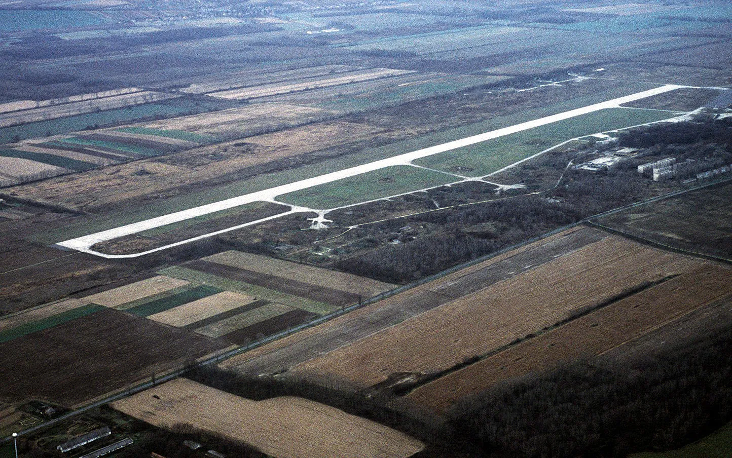 Photo showing: Aerial view of Sarmellek Air Field taken 19 November, 1995, in southern Hungary.