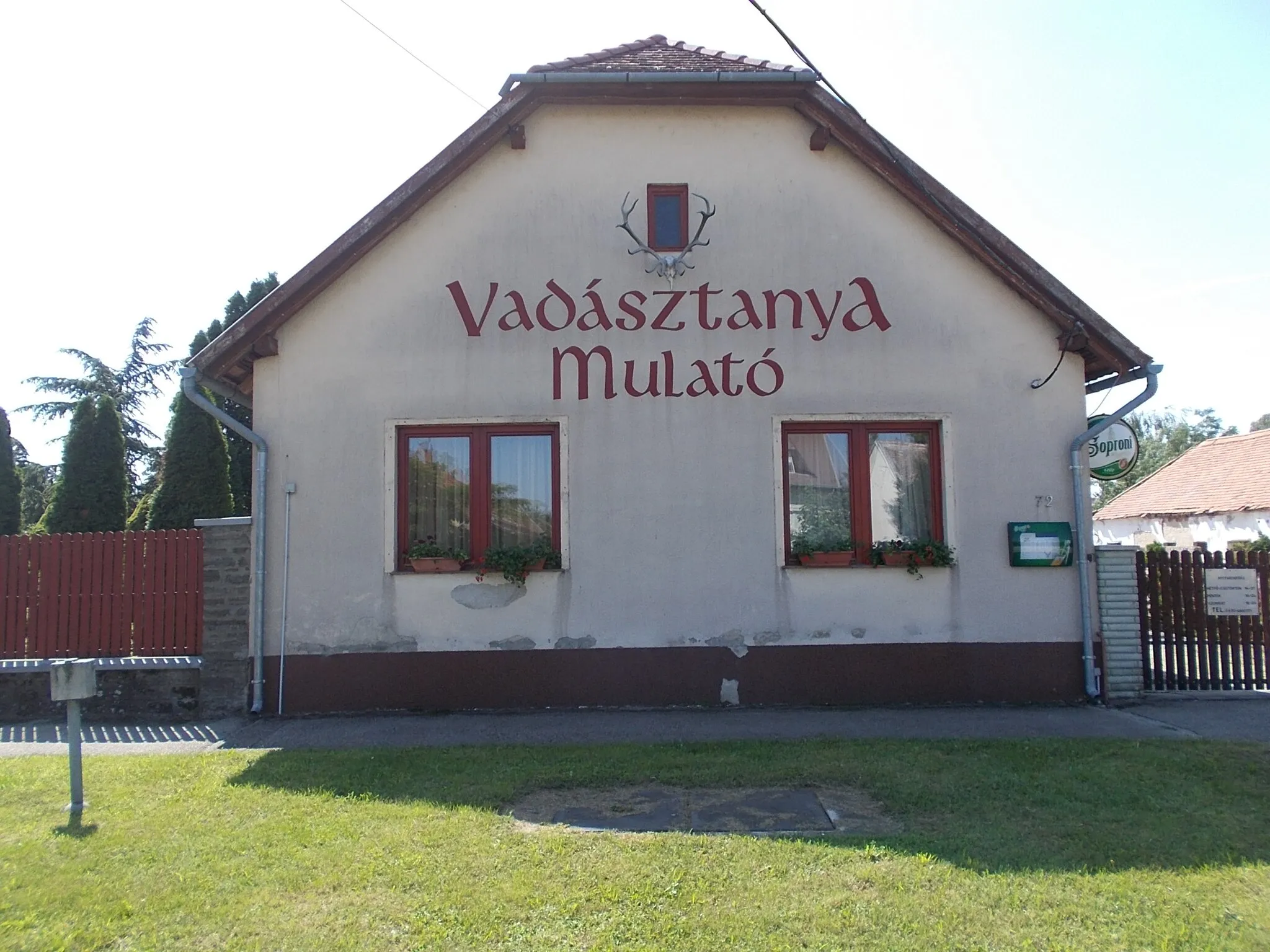 Photo showing: : Vadásztanya ~Wine Bar. - 72 Sársziget Street, Sárvár, Vas County, Hungary.