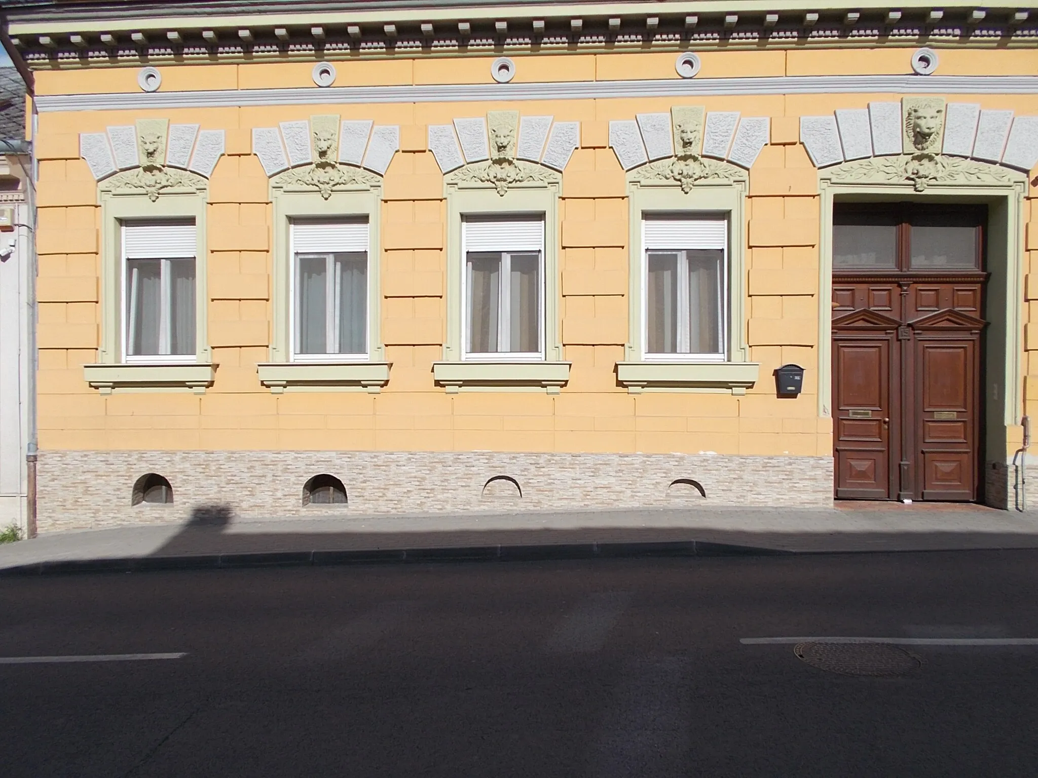 Photo showing: Local grade listed groundfloor house - 15 Sugár Road, Nagykanizsa, Zala County, Hungary