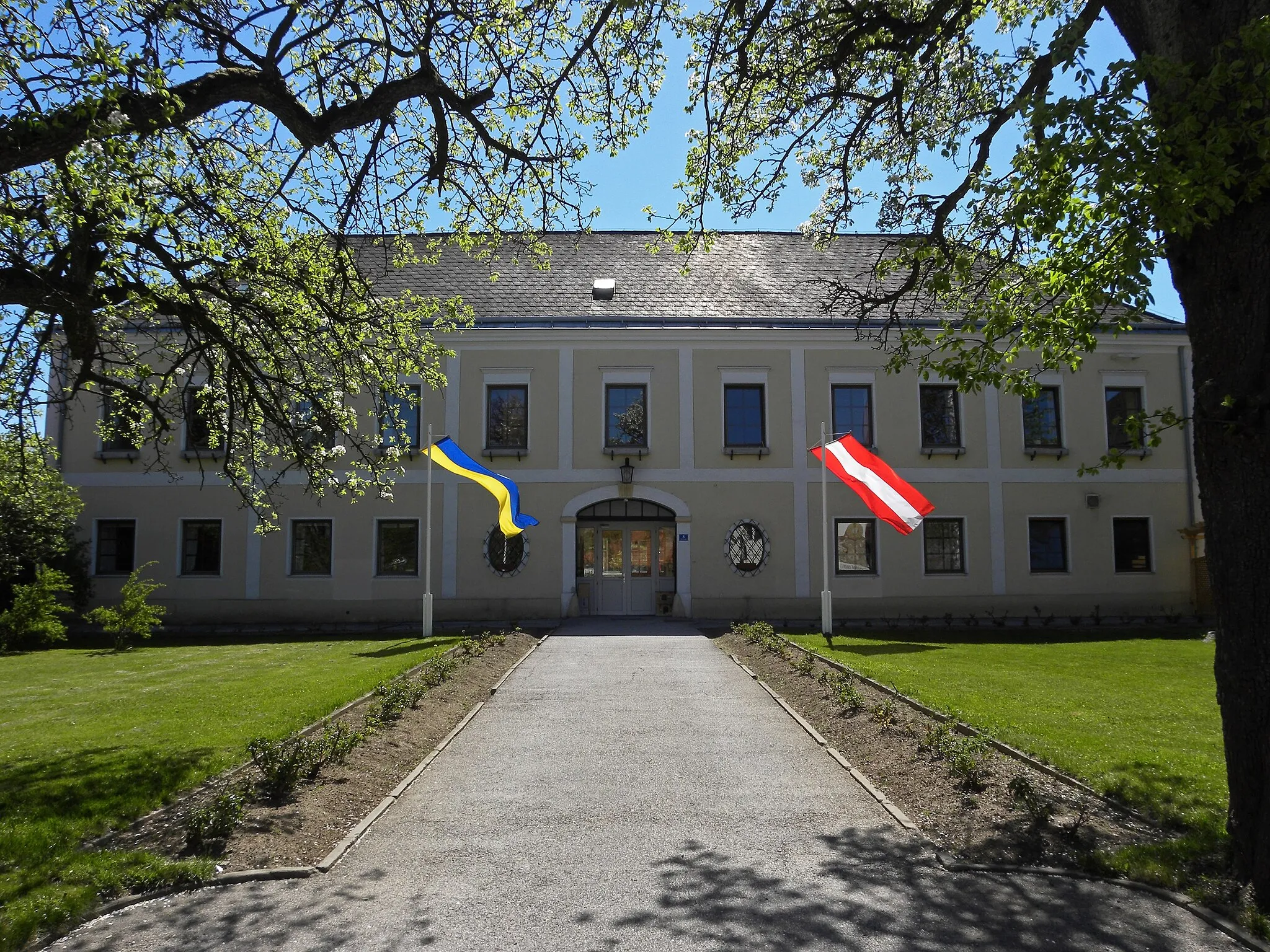 Photo showing: Das 1543 durch Hans Freiherr von Weispriach erbaute Schloss wurde 1805 unter der Herrschaft Guldenstein umgebaut. Ab 1904 Nutzung als Landesjugendheim.