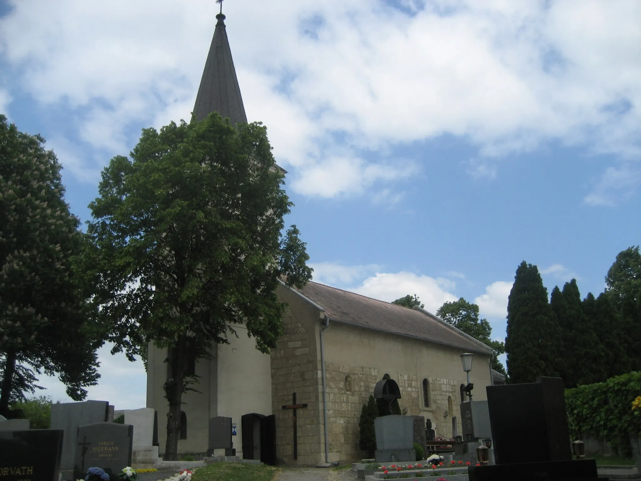 Photo showing: katholische Kirche in Zurndorf im Burgenland
