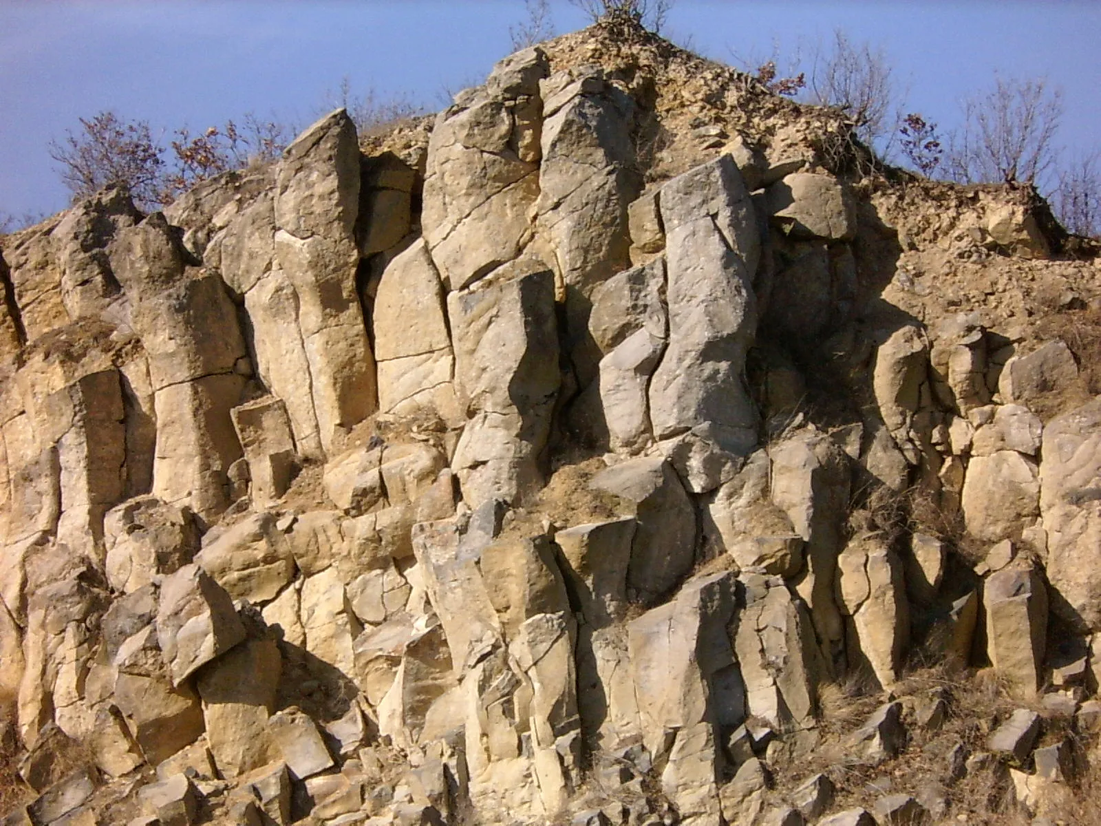 Photo showing: Kőoszlopok