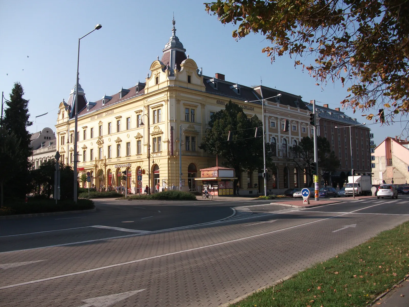 Photo showing: Arany Bárány Szálló (Zalaegerszeg, Széchenyi tér 1.)