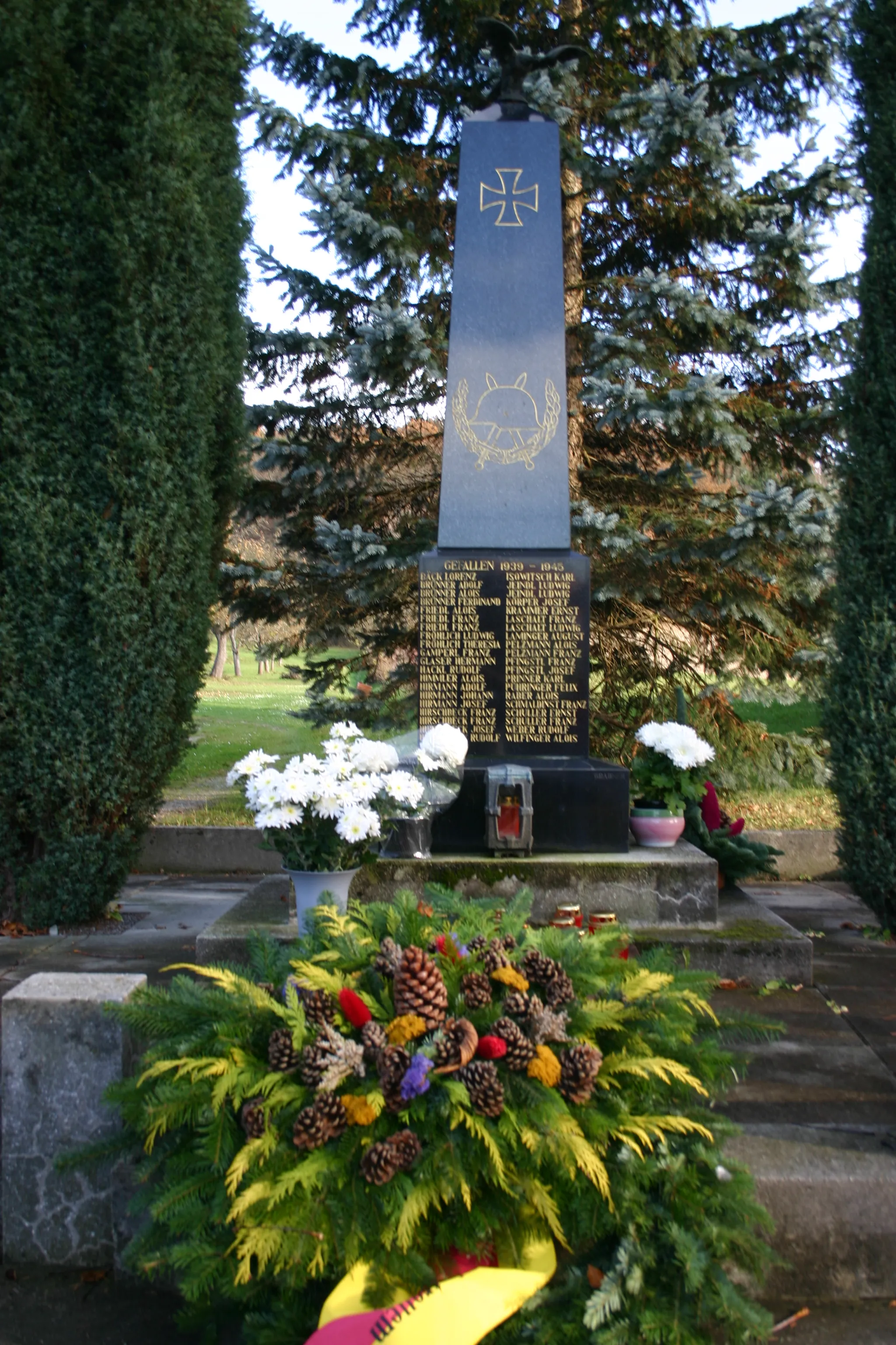 Photo showing: Deutsch Kaltenbrunn, Denkmal zur Erinnerung an die Opfer und Vermissten des Ersten und Zweiten Weltkriegs im Ortsteil Rohrbrunn