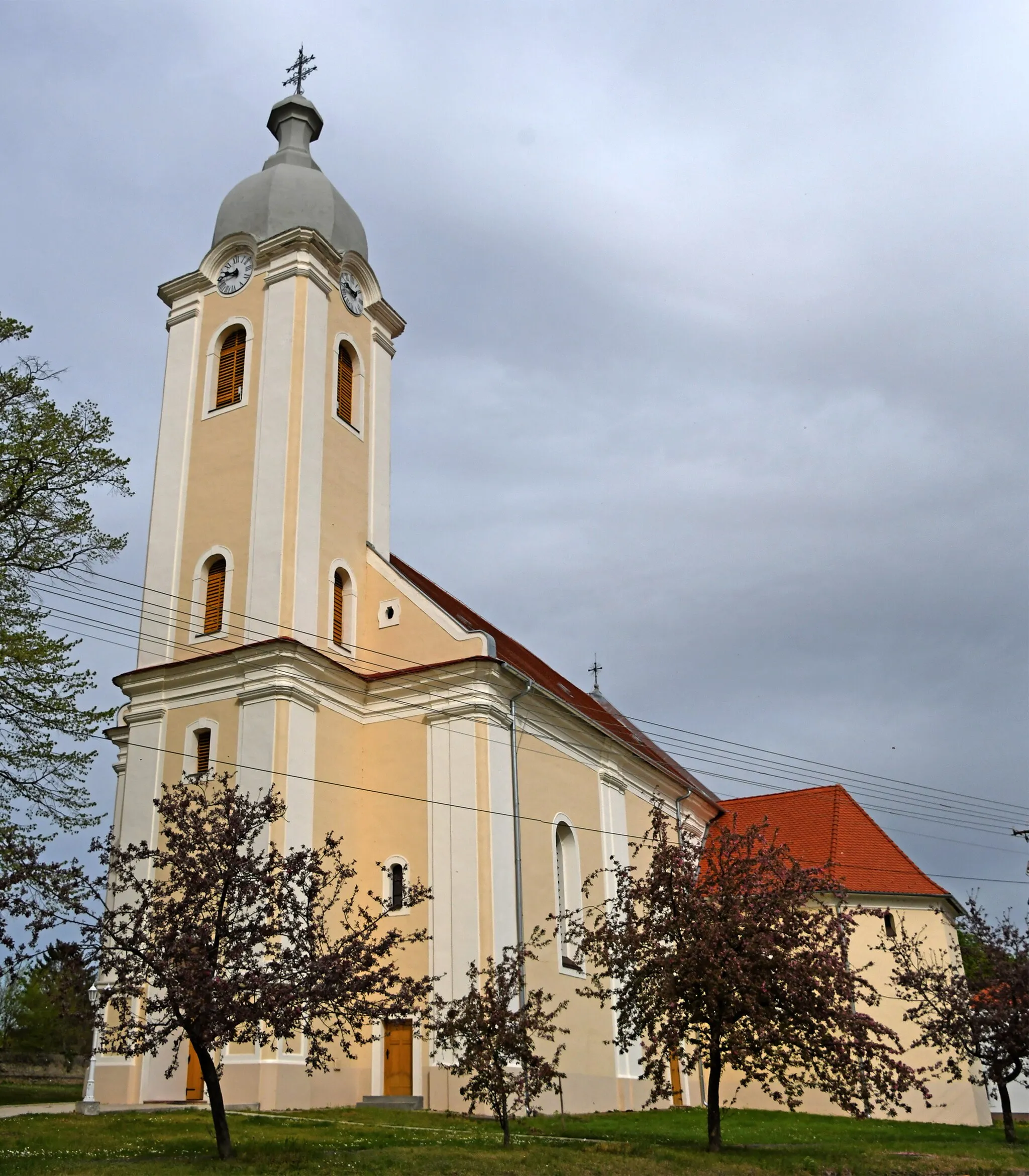 Photo showing: Roman Catholic church in Kéthely, Hungary