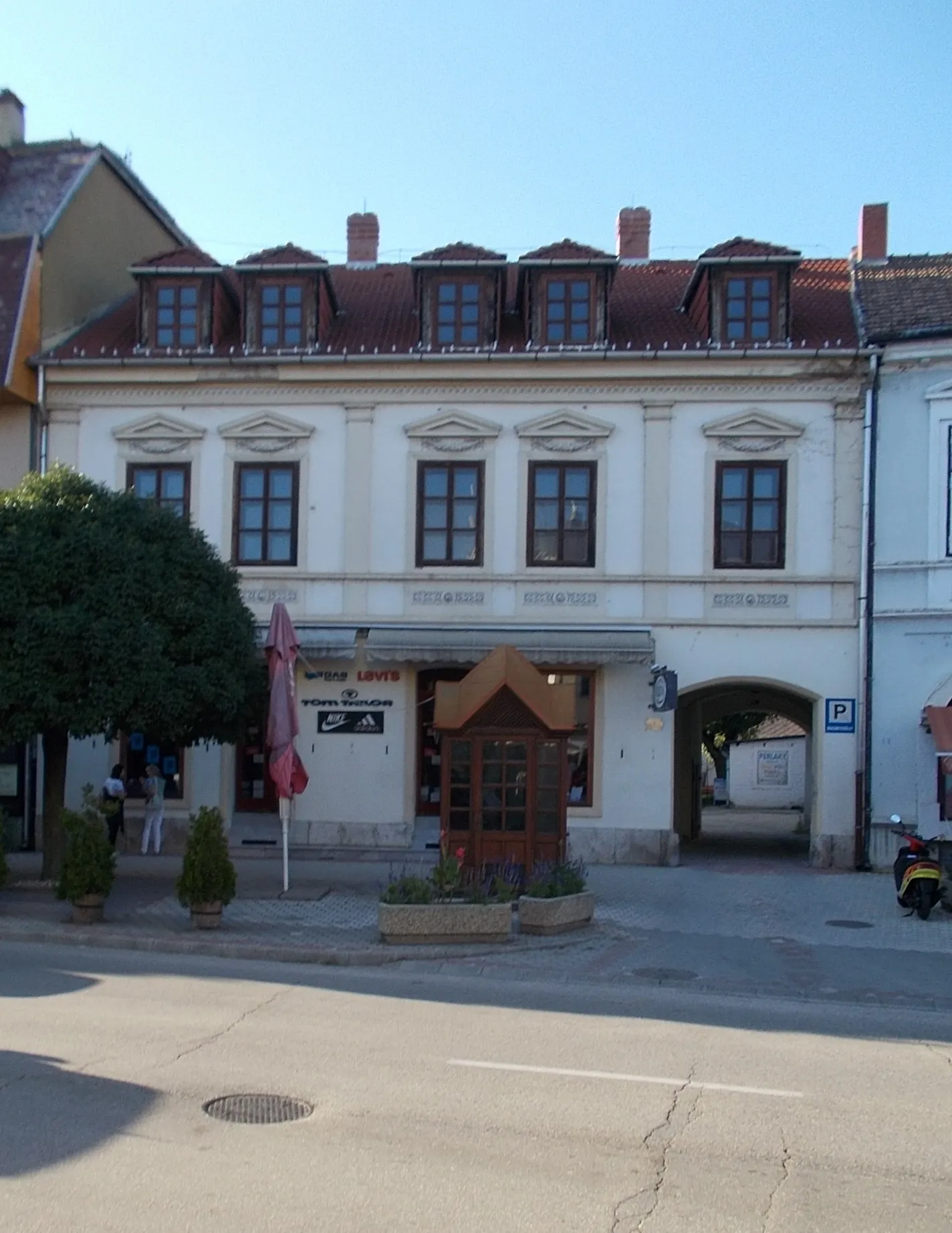 Photo showing: : Listed building - 5 Deák Ferenc utca, Downtown, Tapolca, Veszprém County, Hungary.